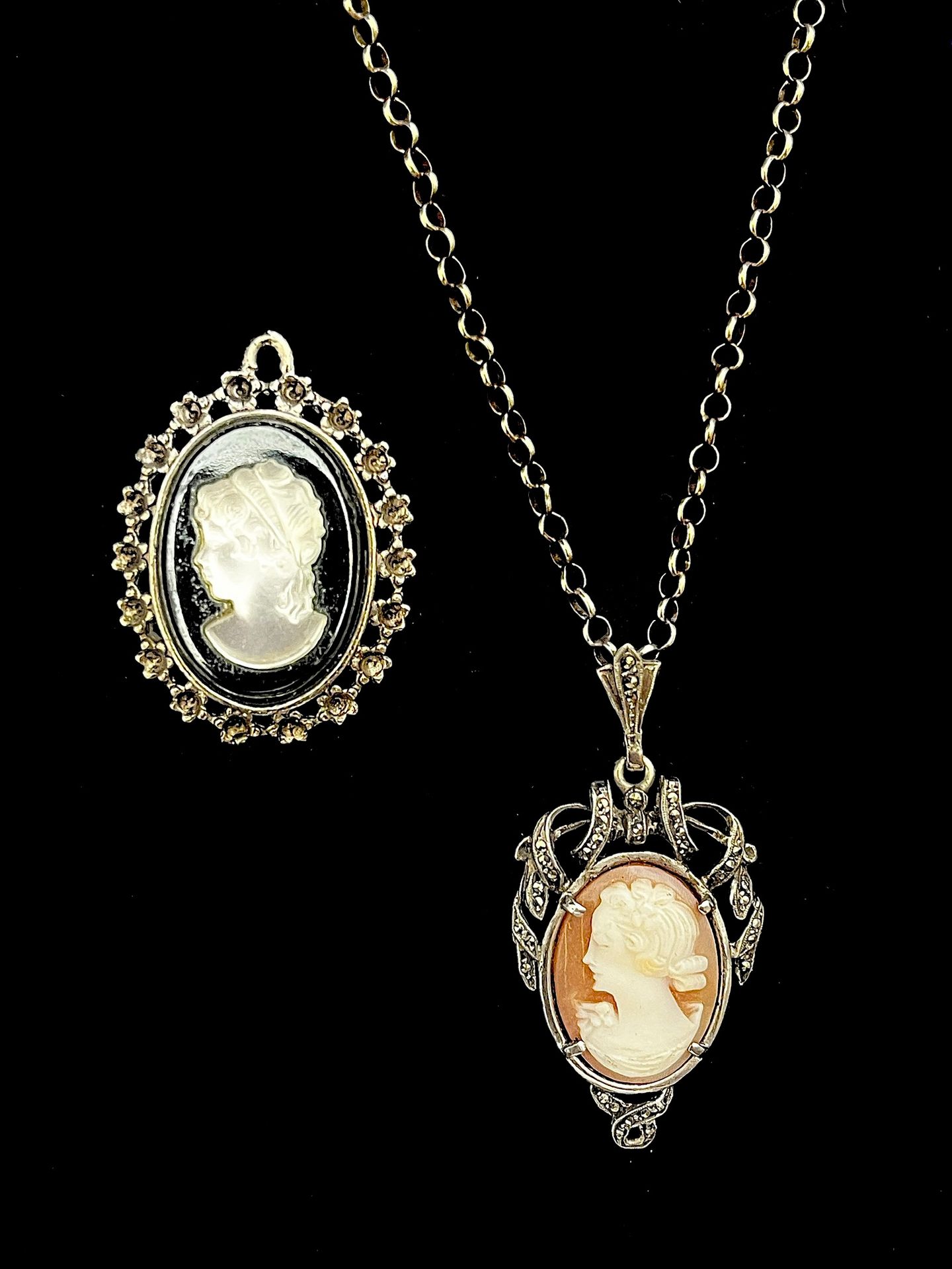 Null Set in sterling silver at 800°/00 comprising a shell cameo pendant highligh&hellip;