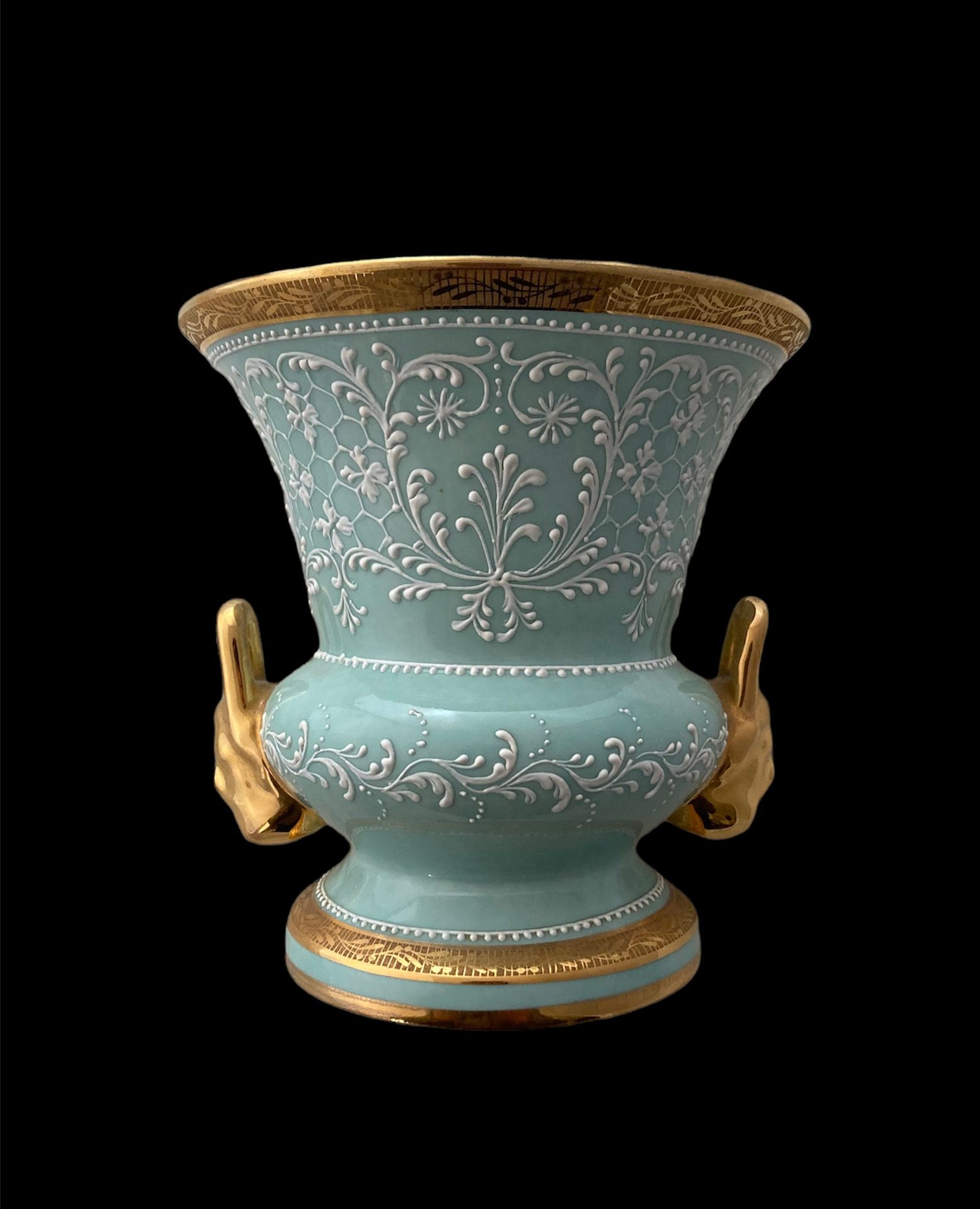 Null LE TALLEC in Paris

Vase in Balusterform

aus seladonfarbenem und vergoldet&hellip;