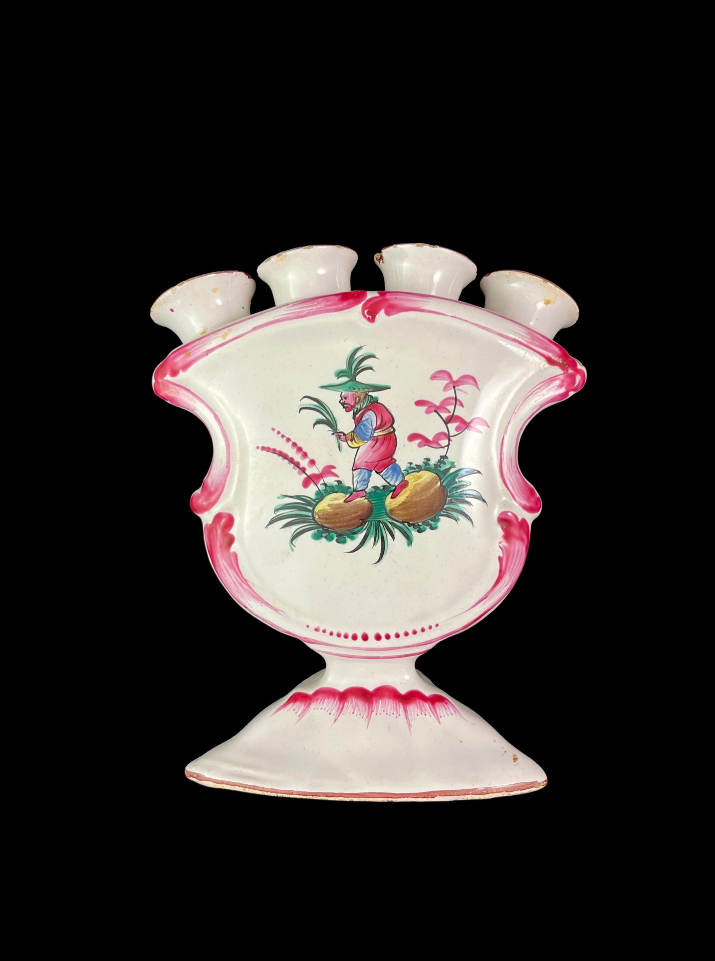 Null 
丽莎特




一对陶器花盆，阳台形式，四管，边缘有多色的中国人的露台、梳妆台和紫棕榈的装饰。




18世纪晚期。 




H.18厘米，长1&hellip;