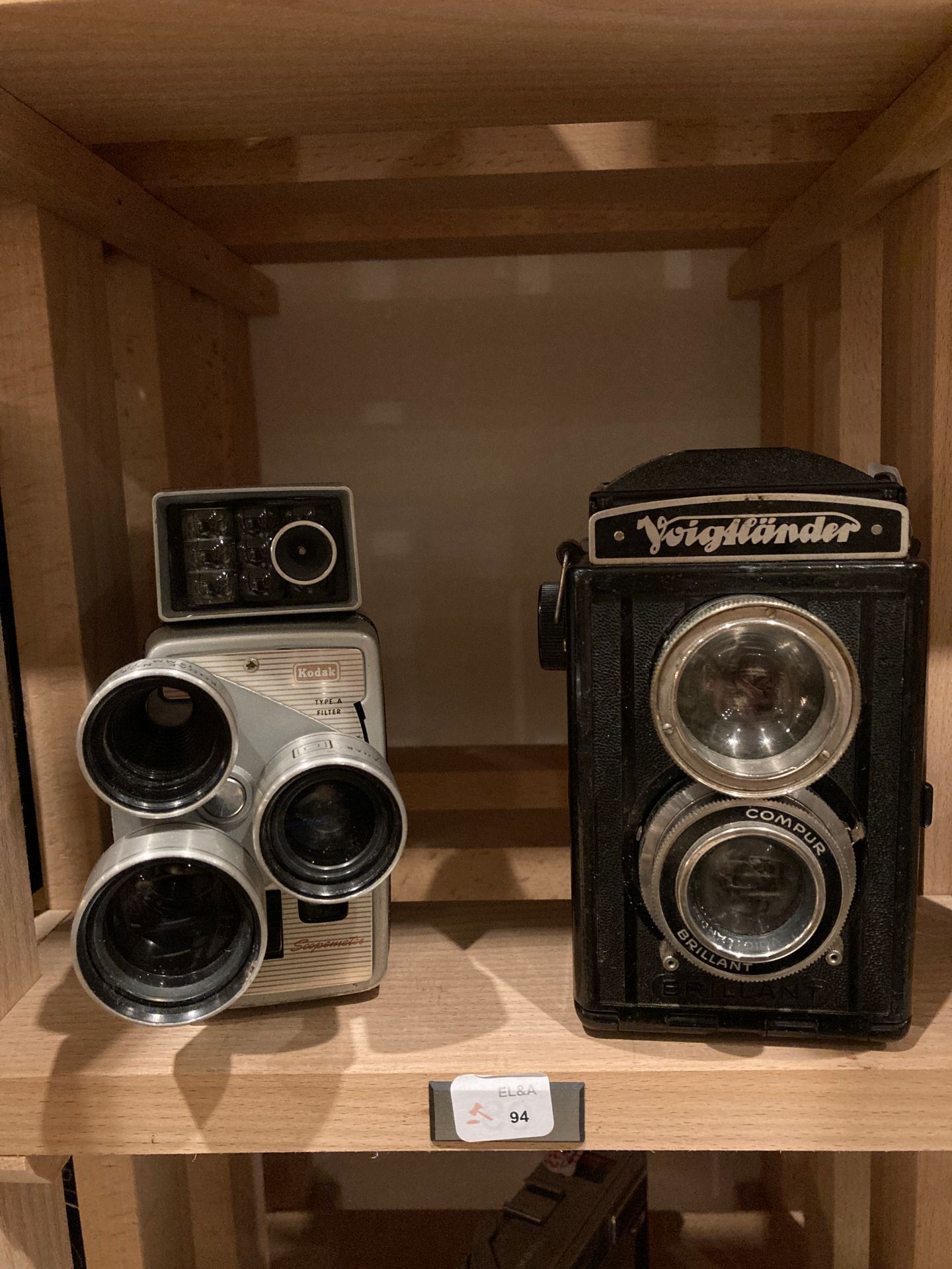 Null 806 -Miscellaneous set: a Kodak Scopmeter camera and a Voigtländer Brillant&hellip;