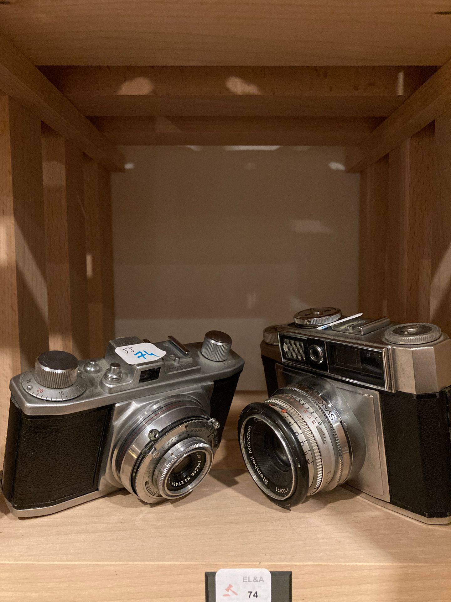 Null Set aus zwei verschiedenen Kameras: Pigeon-Gehäuse mit Tomioka S-Lausar 3,5&hellip;