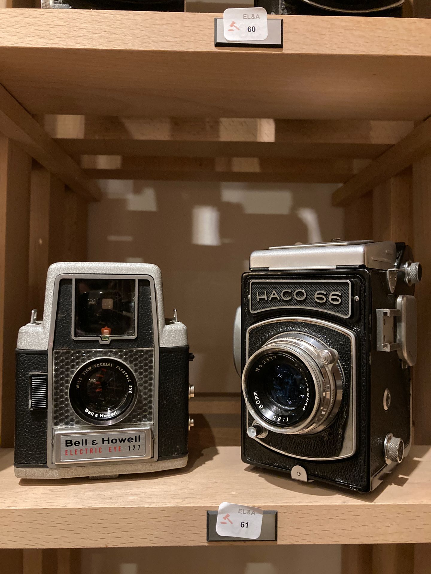 Null 一套两台杂牌相机：Haco 66机身配FC Haconar 3.5/80 mm镜头和Bell Howell Electric Eye 127。