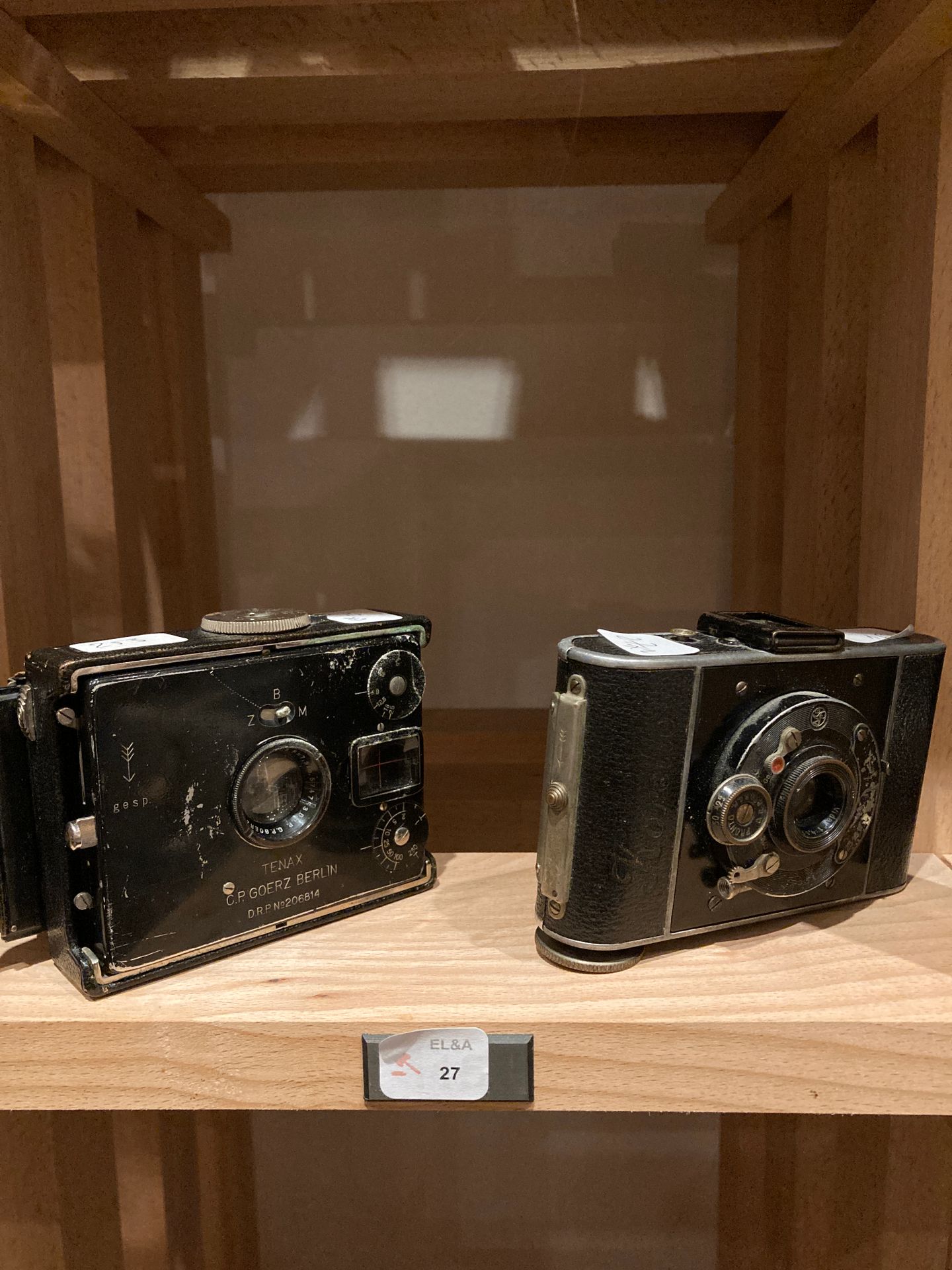 Null Set di due fotocamere varie: fotocamera Tenax (CP Goertz Berlin) con obiett&hellip;
