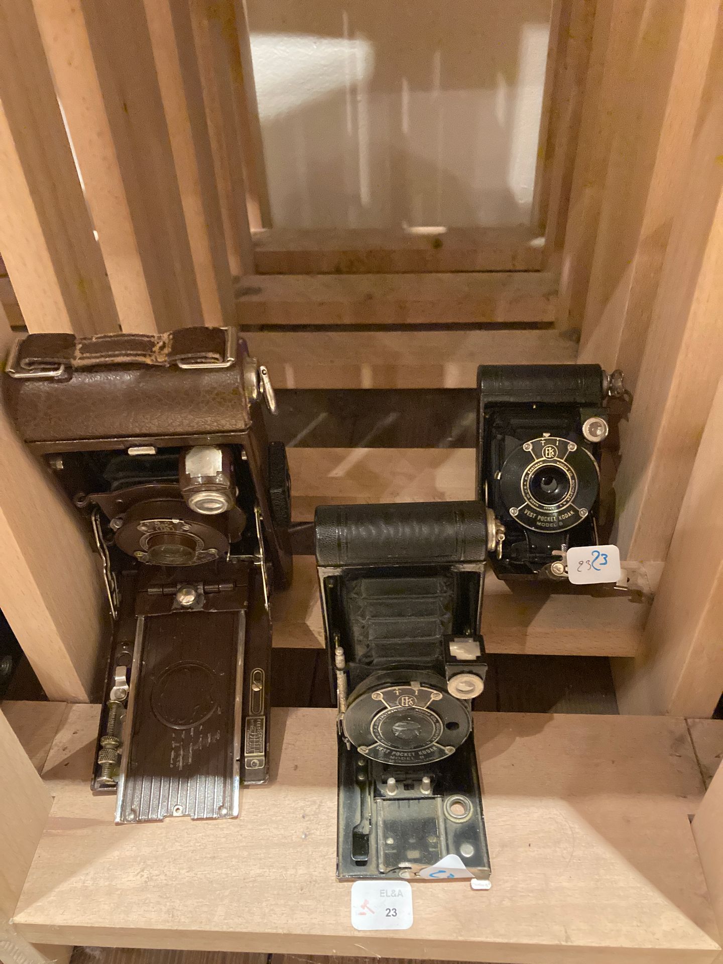 Null 473-A Set di tre macchine fotografiche a soffietto Kodak varie: due Vest Po&hellip;