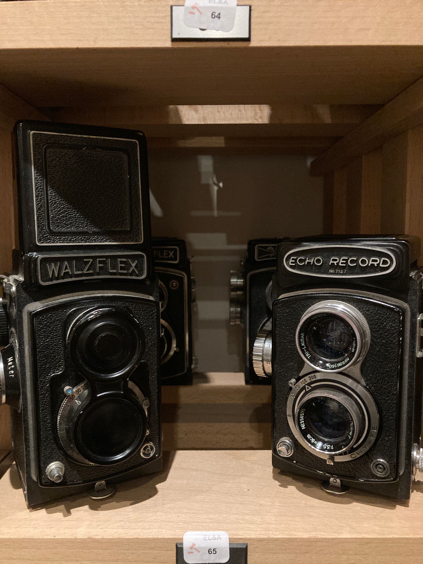 Null Set di quattro fotocamere varie: custodia Aires Reflex con obiettivi Aires &hellip;