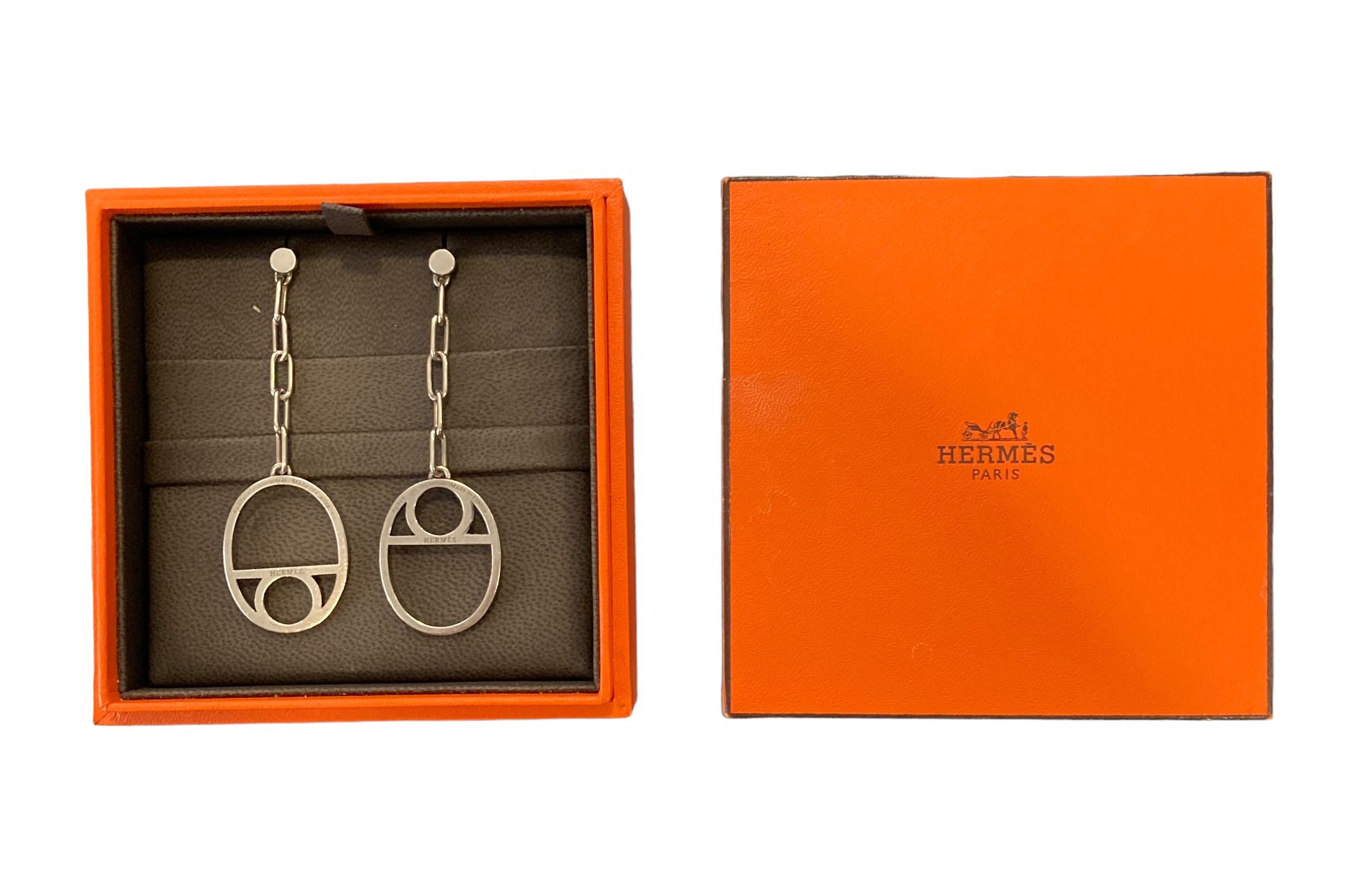 HERMÈS HERMES

Anchor chain model Game. 

Pair of earrings in 925°/00 silver. 

&hellip;