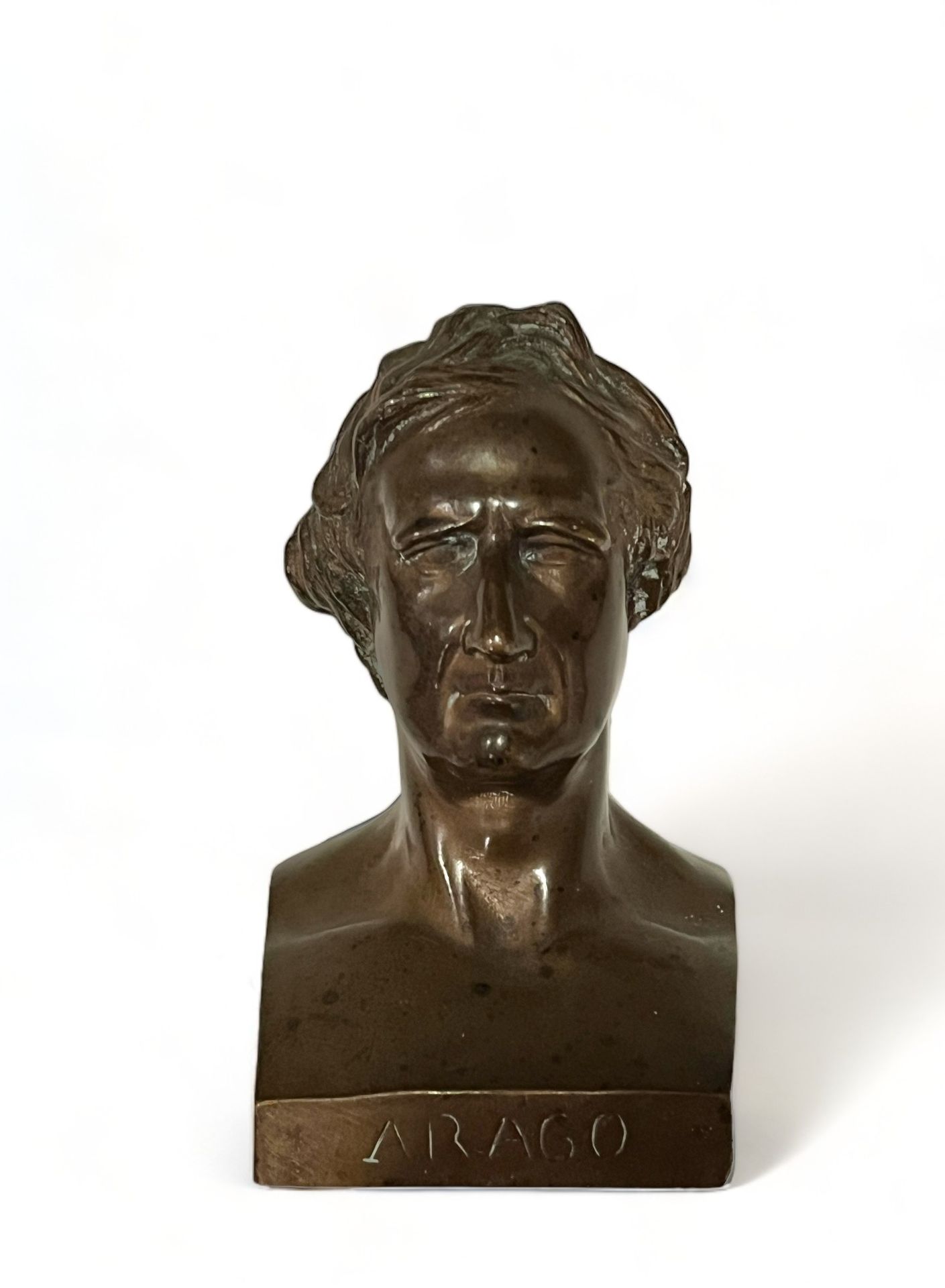 Null P. J. DAVID
ARAGO
Buste en bronze 
Signé sur la base à droite et daté 1839.&hellip;