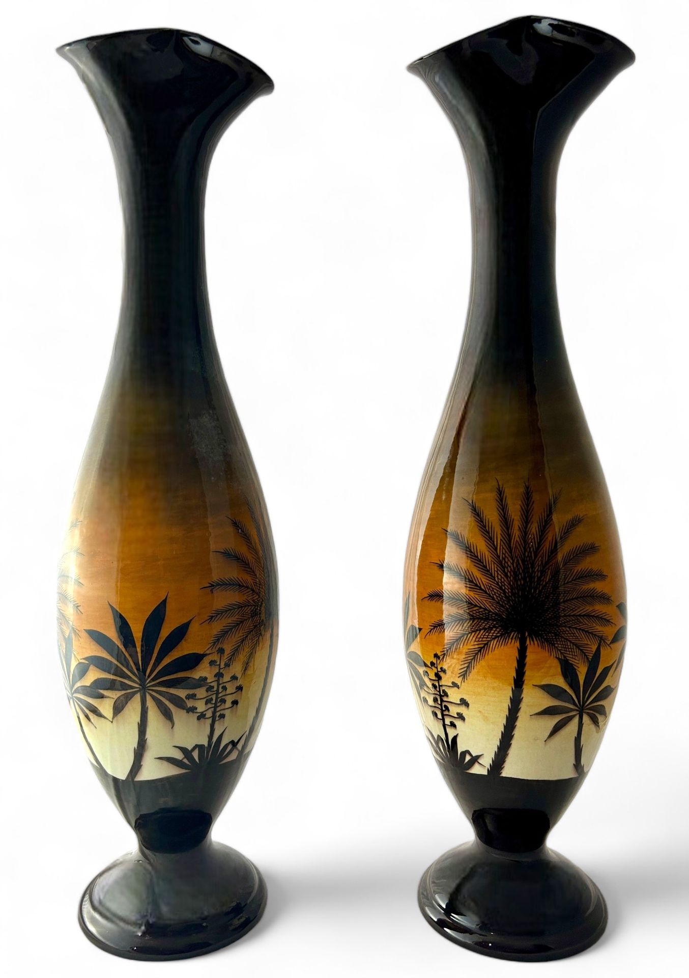 Null Manufacture MONT CHEVALIER à Cannes
Paire de grand vases en céramique de fo&hellip;