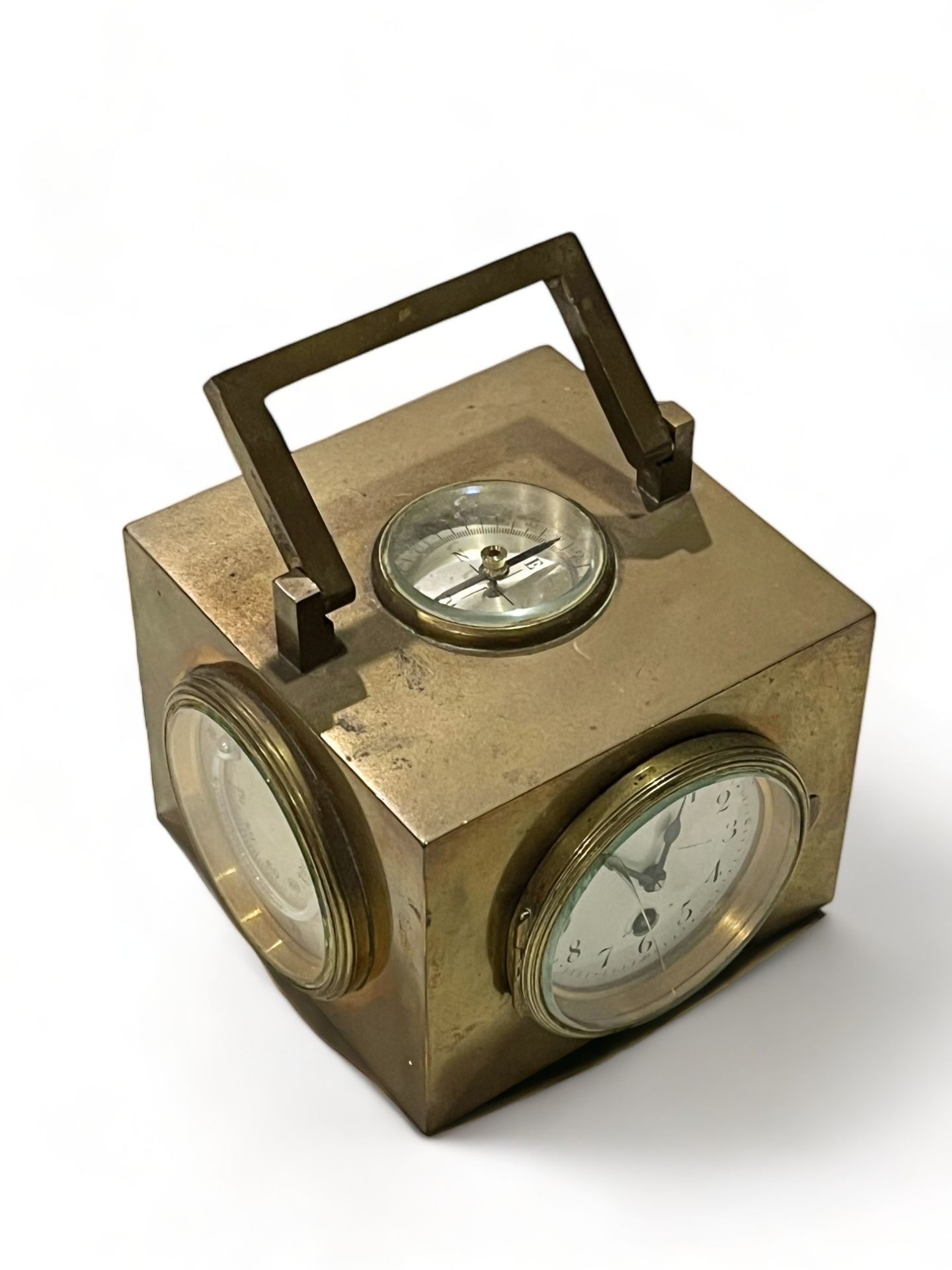 Null Charles HOUR, France
Pendule de marine cubique en laiton comprenant horloge&hellip;