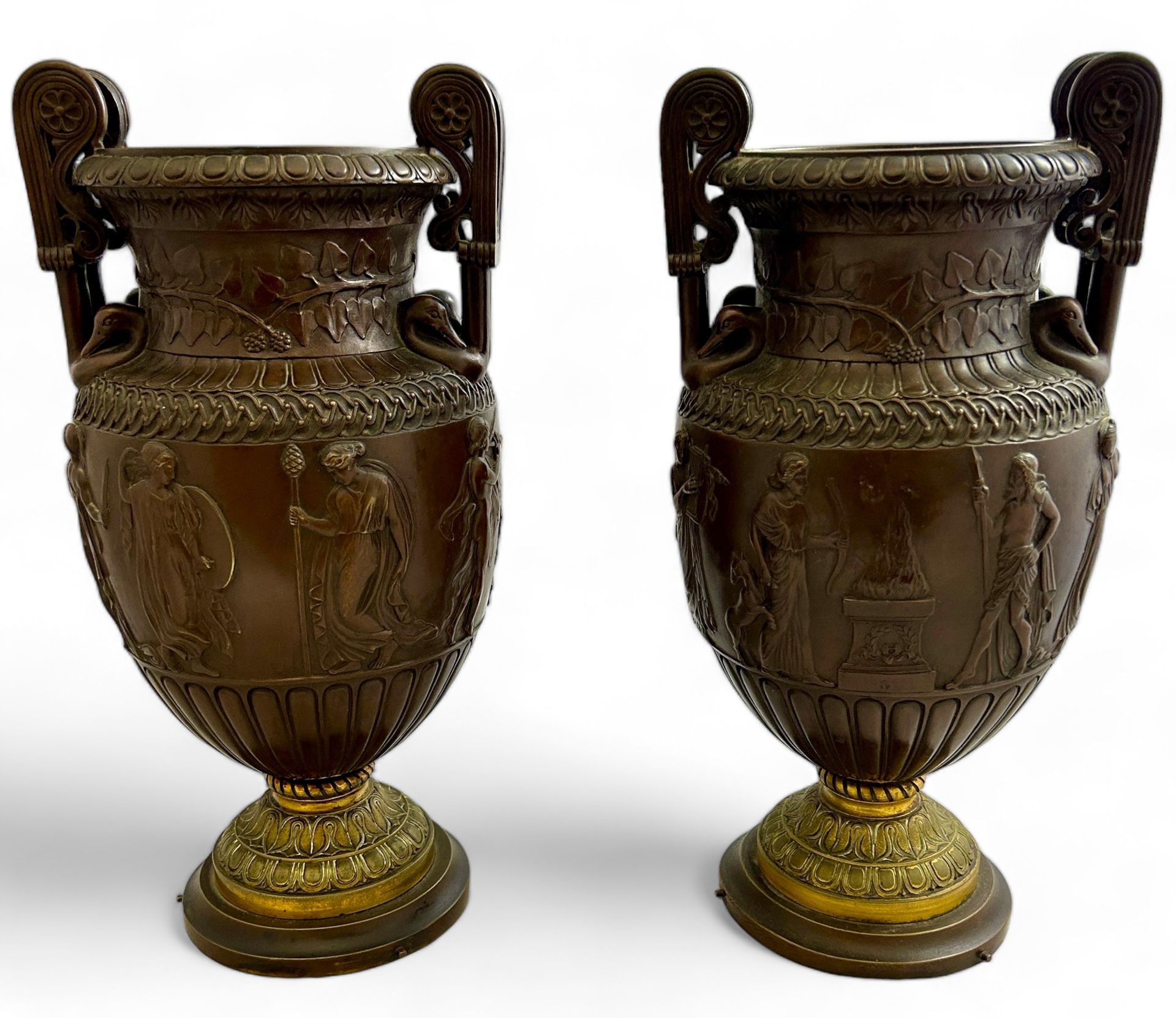 Null Victor PAILLARD 1805-1886
Paire de vases à l'étrusque en bronze, à décor en&hellip;