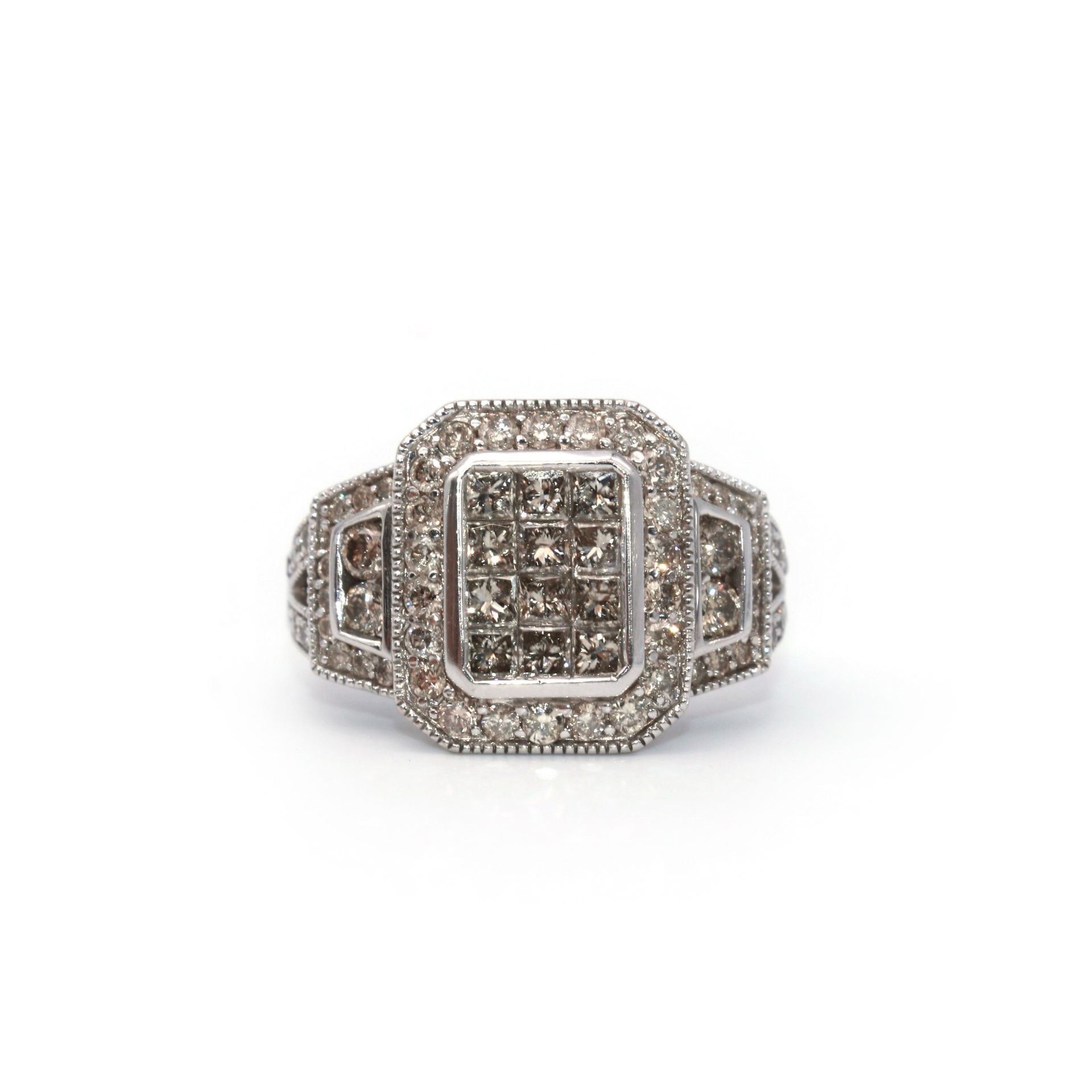 Null Bague stylisée en or gris 10 ct ornée de diamants taille ronde et taille co&hellip;