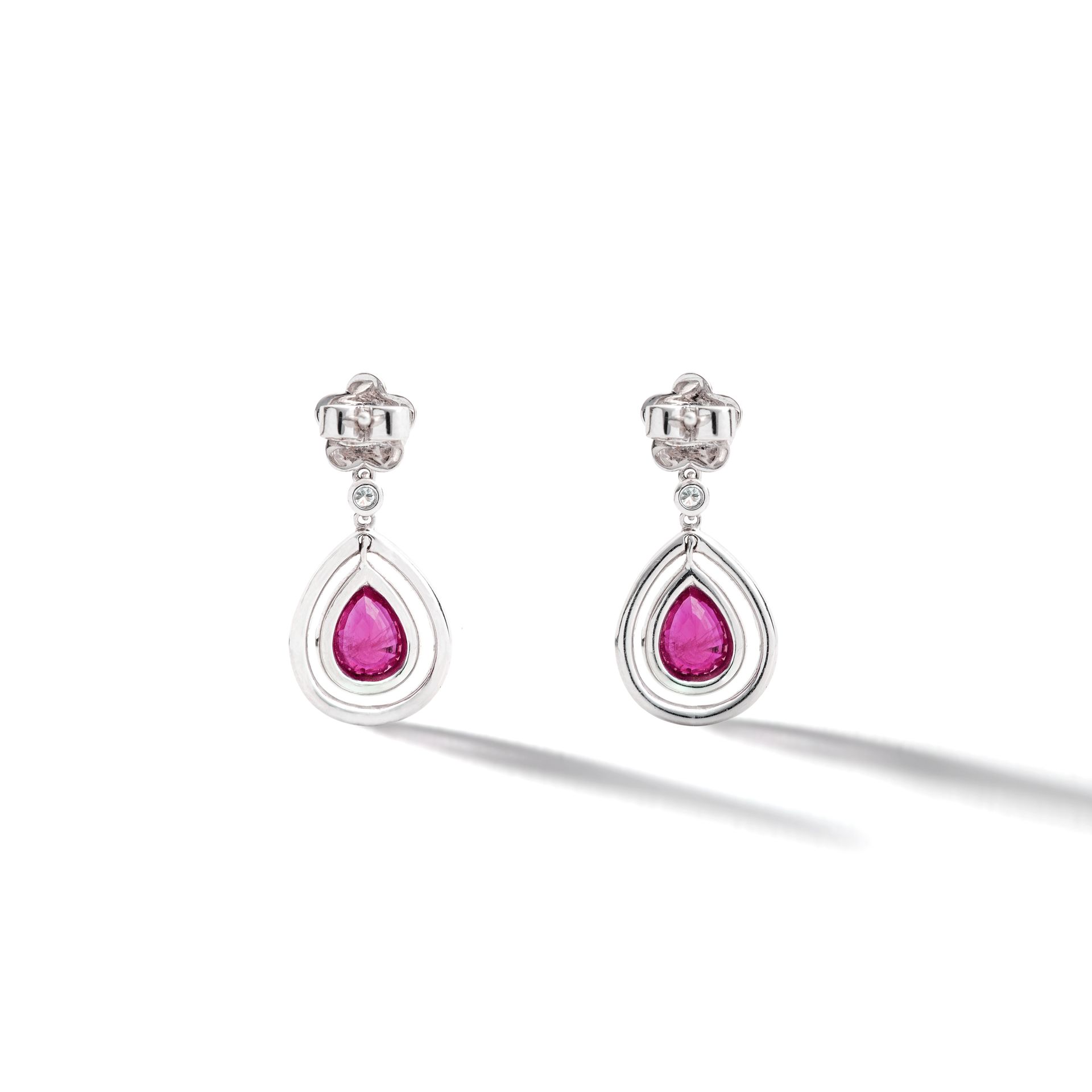 ADLER Boucles d'oreilles en or blanc 18 ct en forme de double goutte pavée de di&hellip;