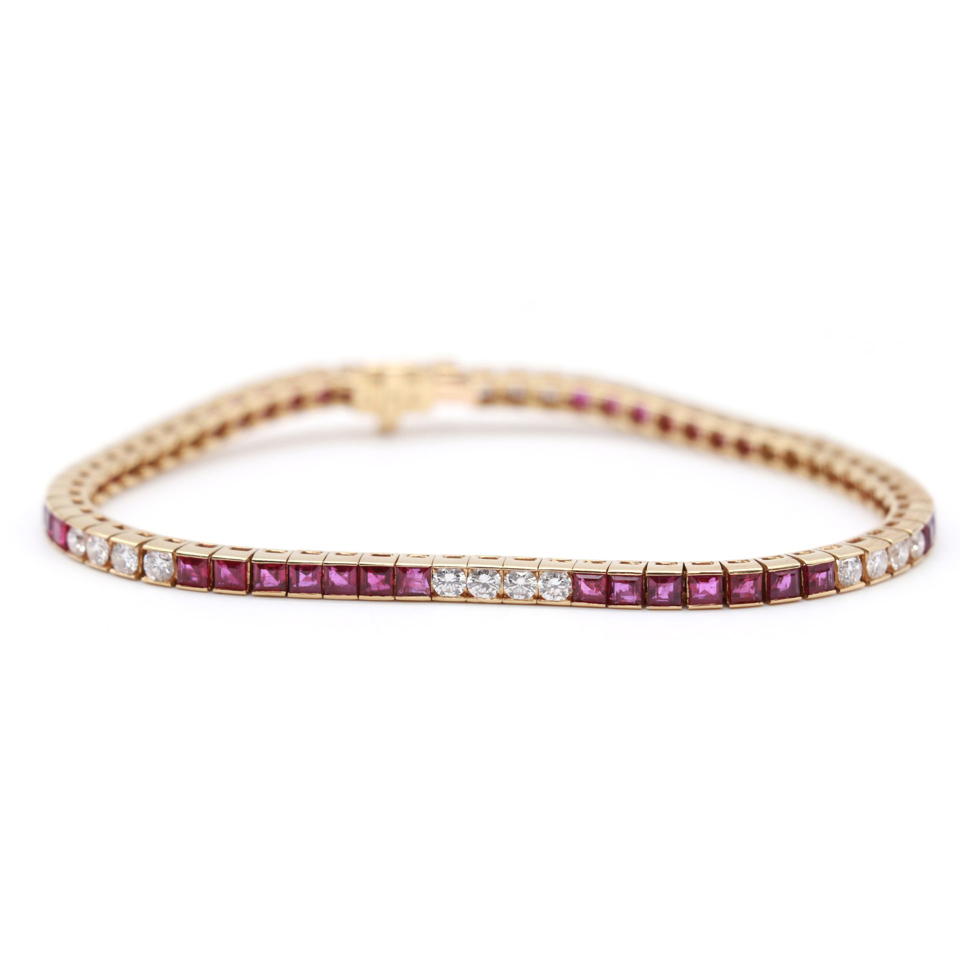 Null Line bracelet in 18 ct yellow gold, paved with 24 brilliant-cut diamonds (a&hellip;