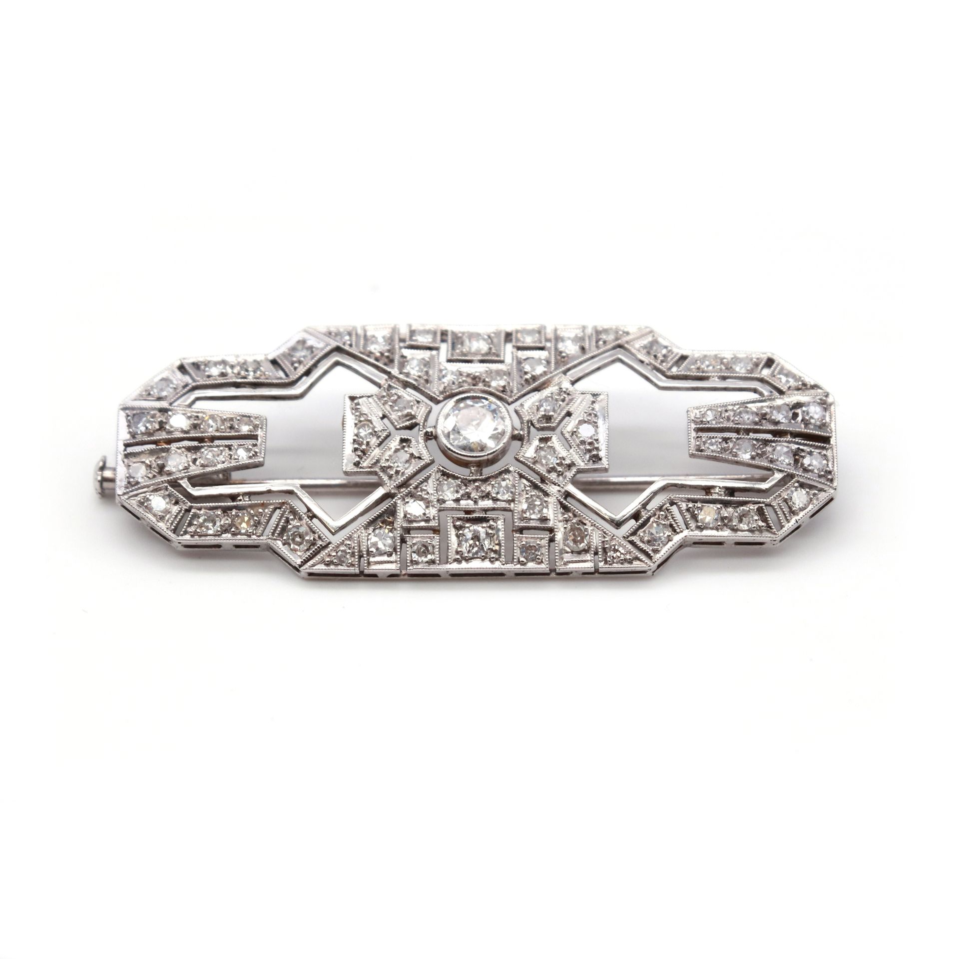 Null 18K white gold Art Deco plate brooch with openwork geometrical motifs paved&hellip;