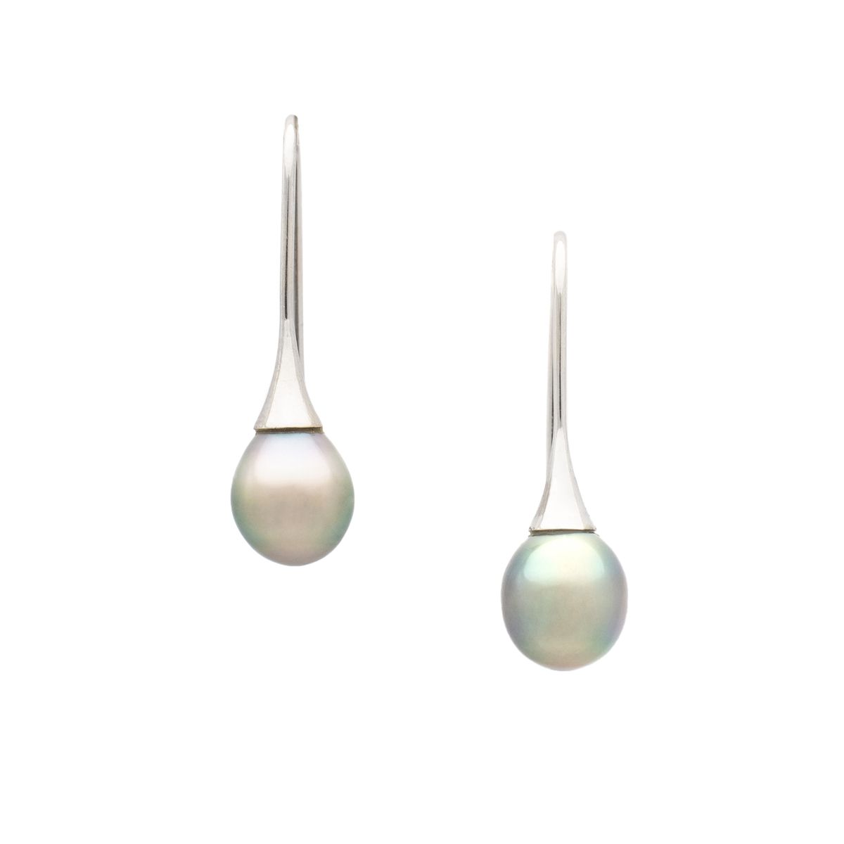 Null 18K白金耳环，配水滴形珍珠

珍珠的高度：11毫米

总长度：32毫米

毛重：4,59 g