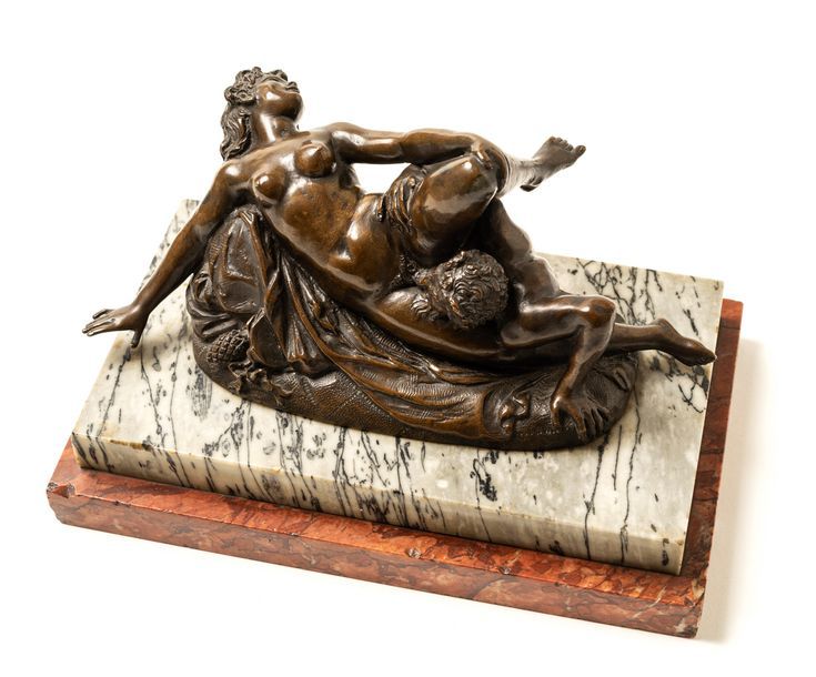 Null Satyre et bacchante, XIXe siècle. Bronze à patine brune, hauteur 9,5 cm, lo&hellip;