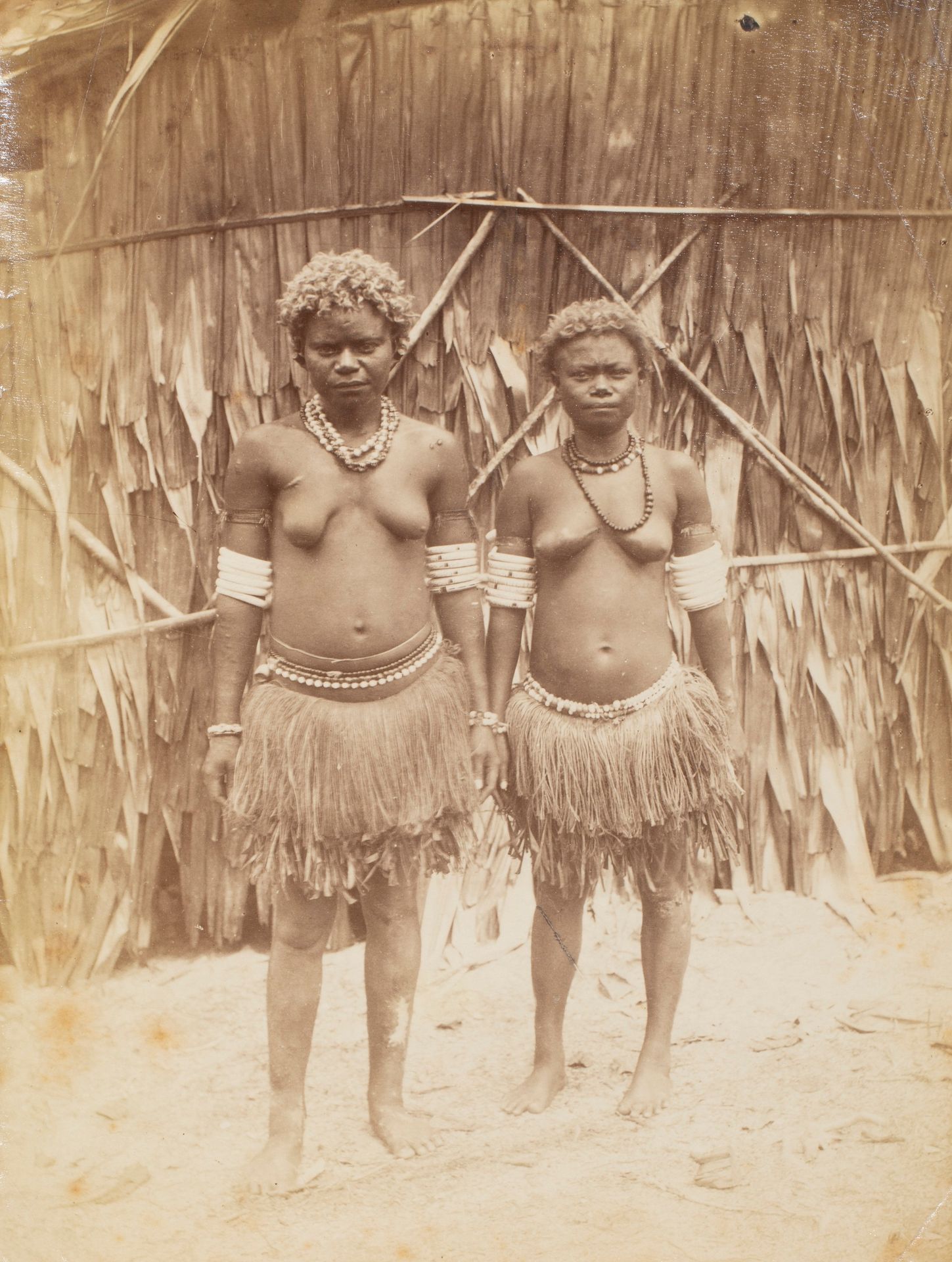 Null Attribué à Charles Kerry (1857-1928). Portrait de deux jeunes filles des îl&hellip;