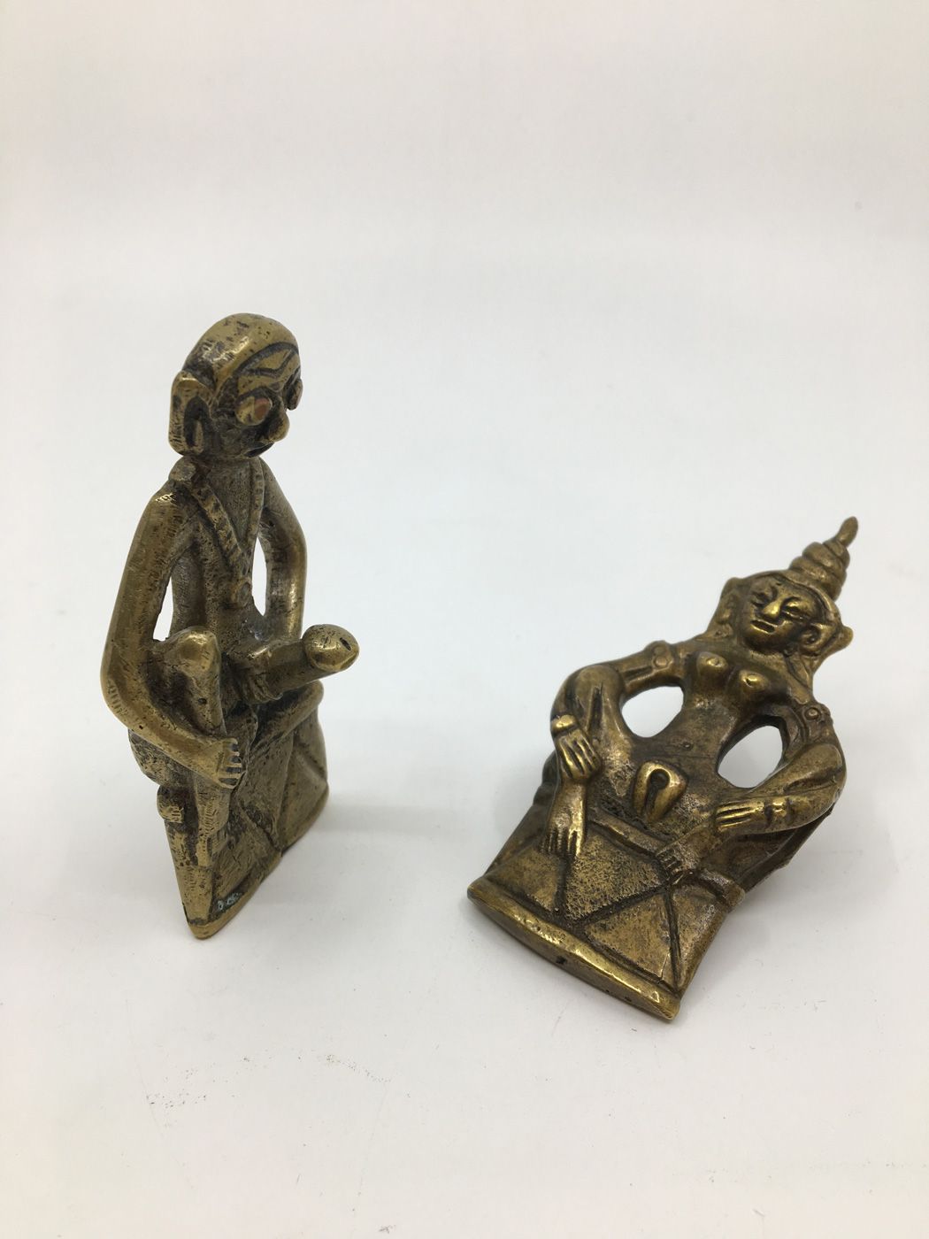 Null THAILAND. 2 double-sided bronzes. About 9.5 cm high.