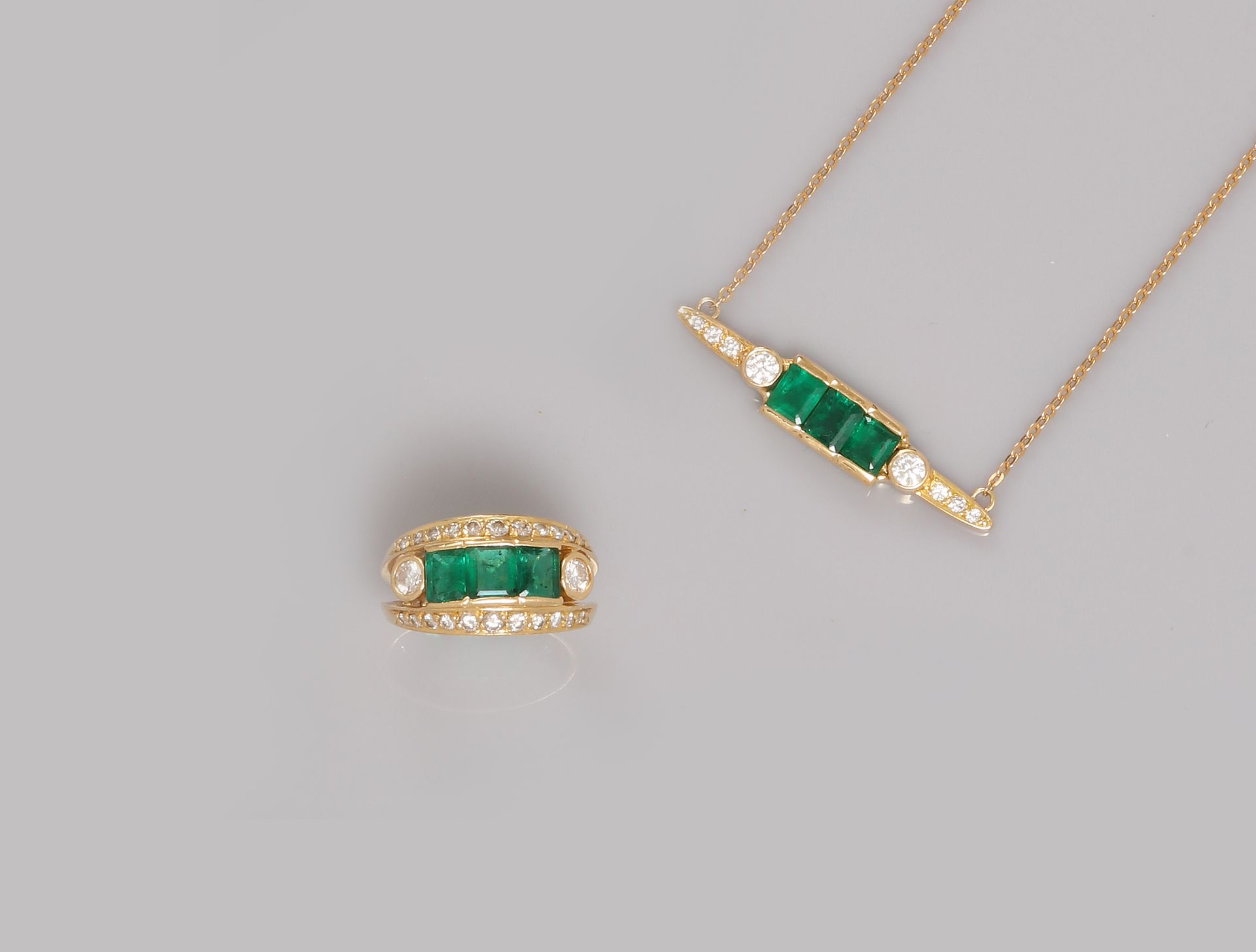 Null 半成品：黄金戒指和项链，750毫米，镶嵌钻石和切割绿宝石，弹簧戒指，长44厘米，尺寸：53，重量：11.6克。