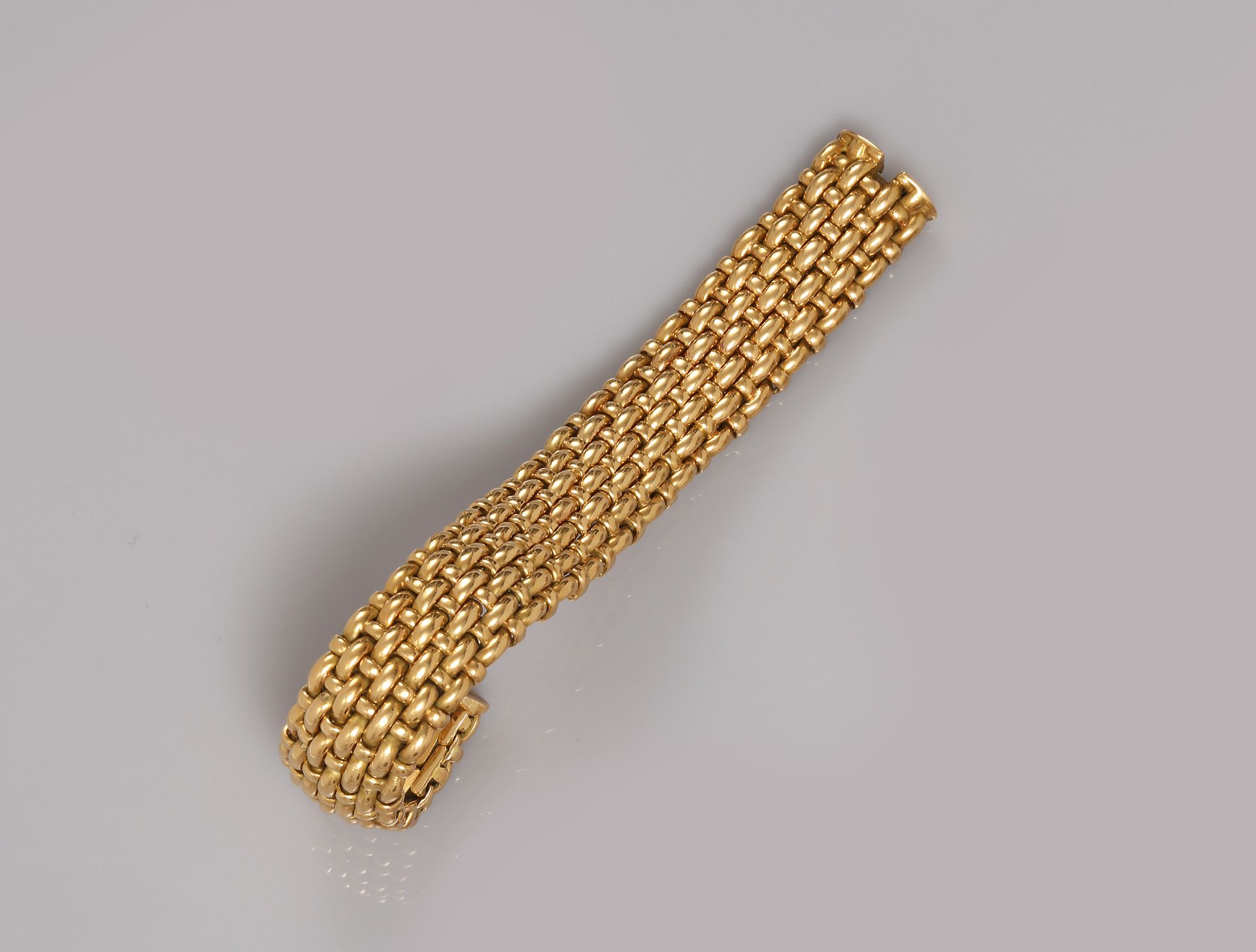 Null MAUBOUSSIN - 巴黎，黄金交织和交叉的手链，750毫米，签名，编号9395，重量：102.3克。