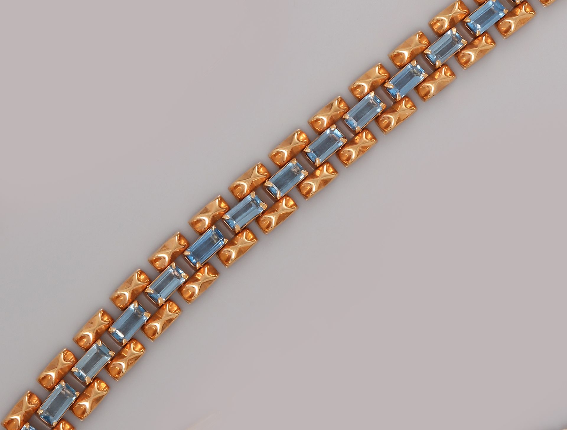 Null 玫瑰金扁平手镯，750毫米，突出长方形切割的蓝色石英，安全链，长18厘米，重量：24.8克，毛。