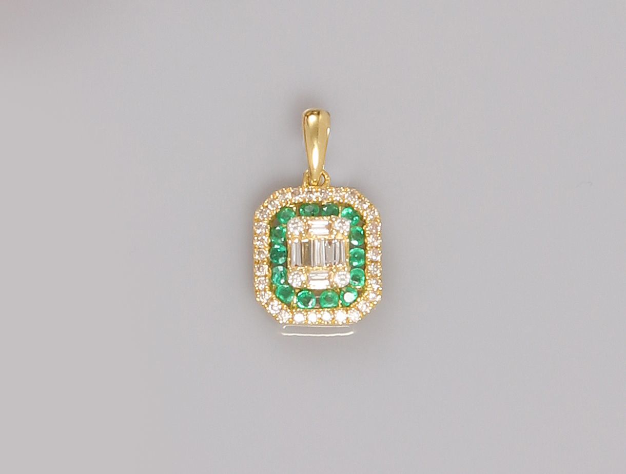 Null 白金吊坠，750毫米，上面覆盖着各种钻石和绿宝石的切割图案，长42厘米，重量：1.25克毛重。