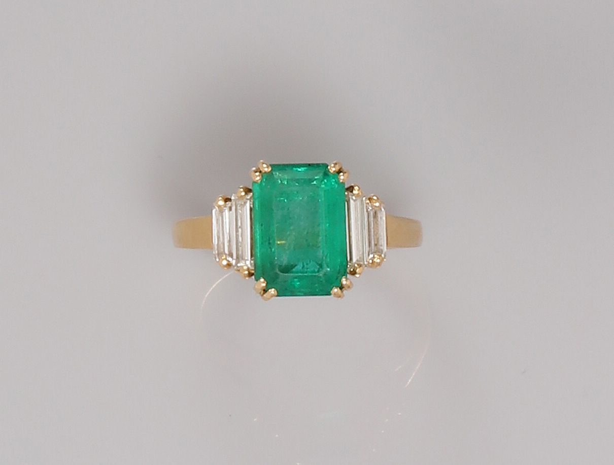 Null Ring aus Weißgold, 750 MM, verziert mit einem Smaragd mit abgeschrägten Kan&hellip;