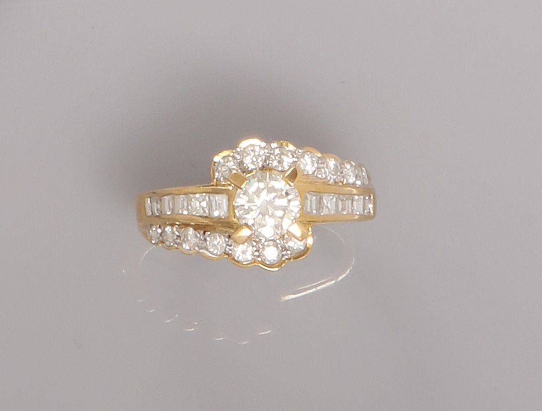 Null 黃金單鑽戒指，750毫米，鑲有一顆重約0.50克拉的鑽石卷軸，尺寸：50，重量：3.6克毛重。