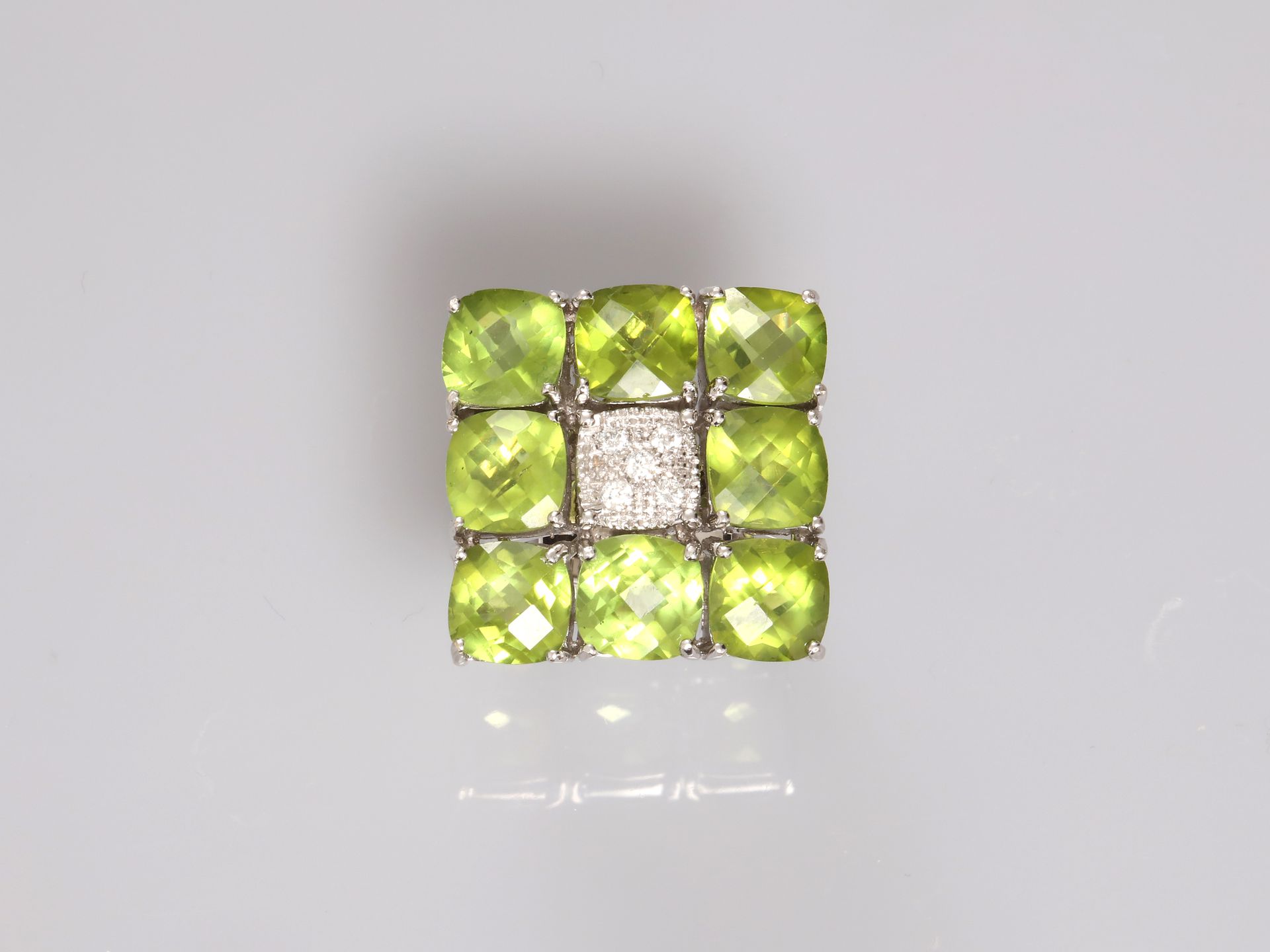 Null Square ring in white gold, 750 MM, covered with peridots totaling about 10 &hellip;