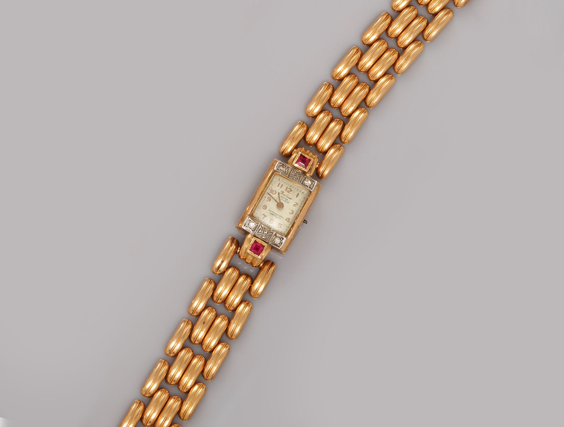 Null 玫瑰金表链，750毫米，长方形表圈镶有钻石，缺少上链装置，长17.5厘米，约1950年，重量：毛重27.2克。