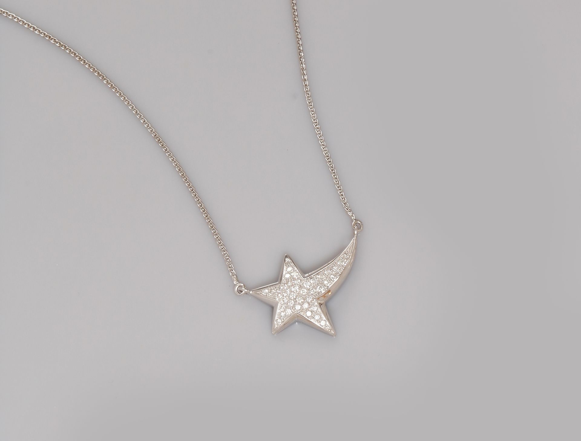 Null White gold necklace, 750 MM, centered on a shooting star covered with diamo&hellip;