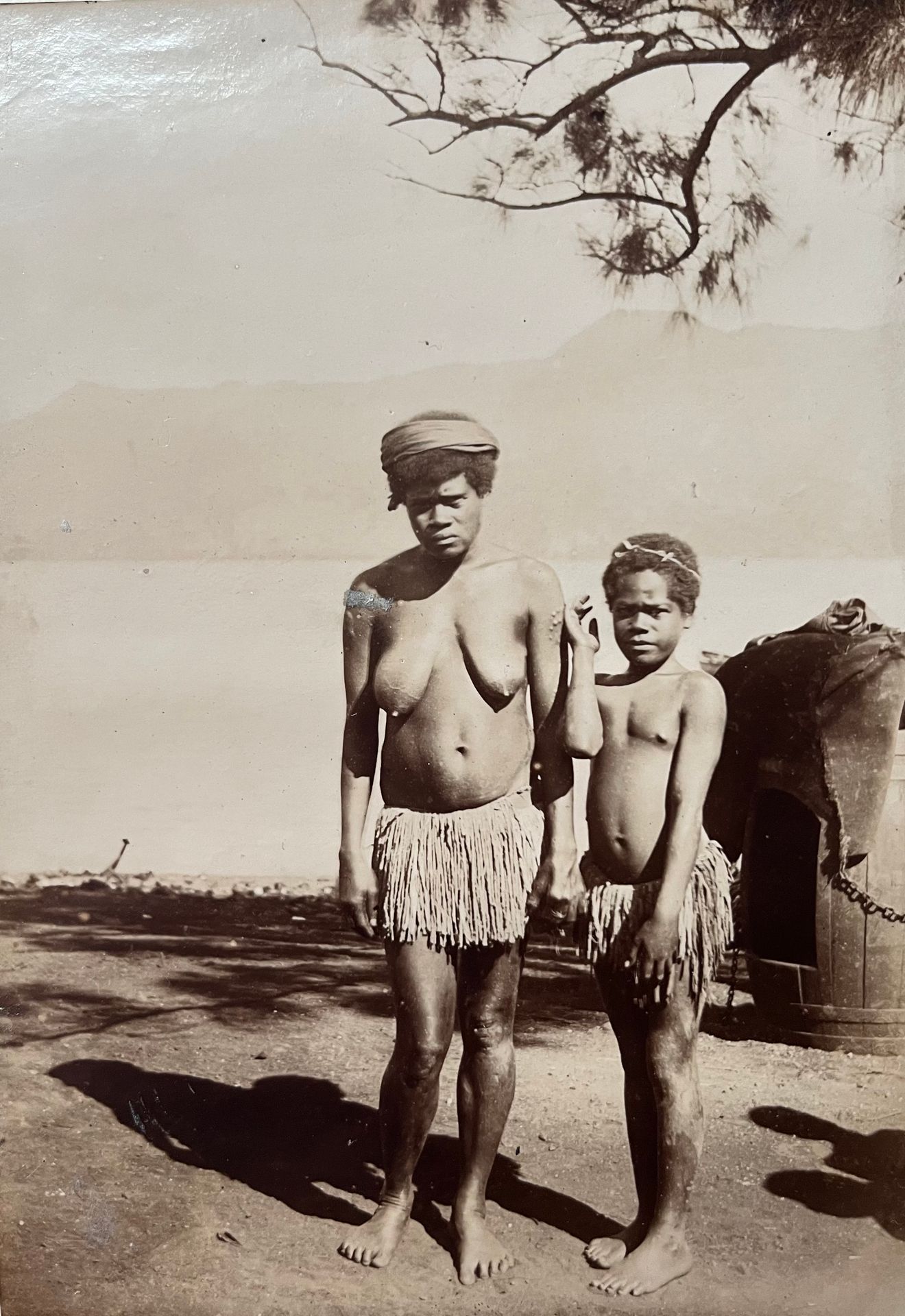 Null Nuova Caledonia

Nouméa, tipi: ritratto di madre e figlia, tribù Kanak (2),&hellip;