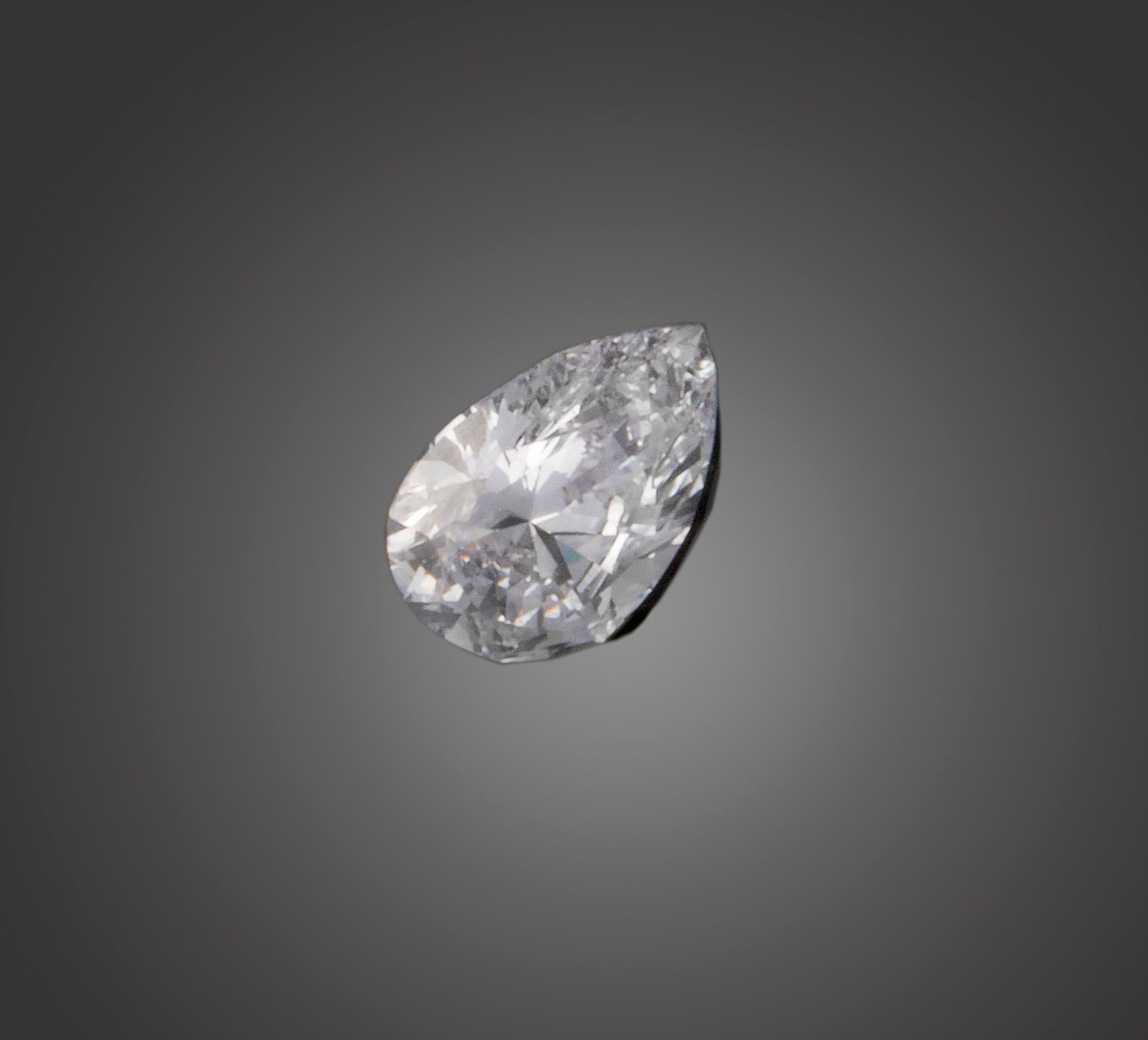 Null Diamant taille poire pesant 0,75 carat dans son pli du Laboratoire GIA, acc&hellip;