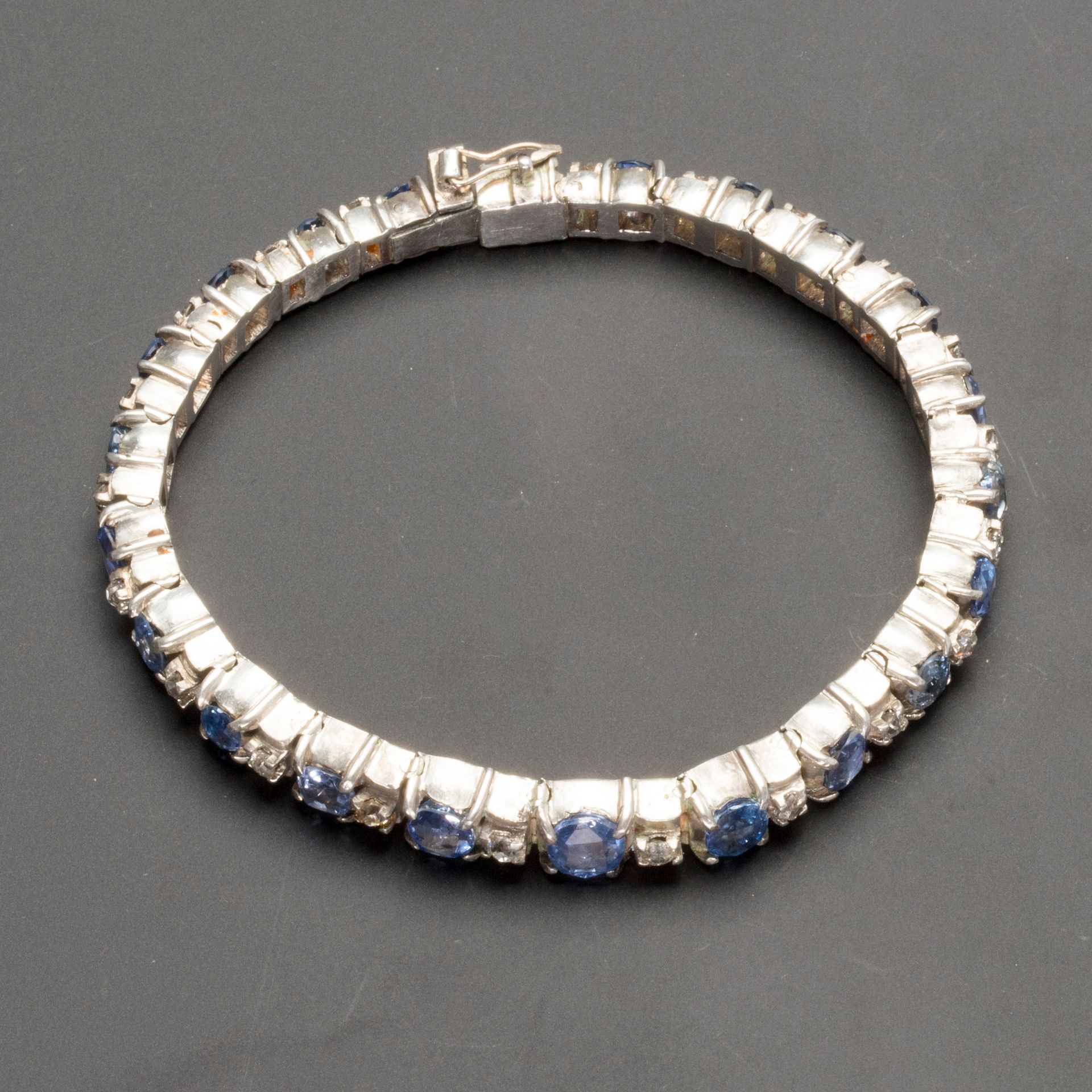 Null Bracelet ligne semi-rigide en, argent 925 MM, souligné de saphirs ovales or&hellip;