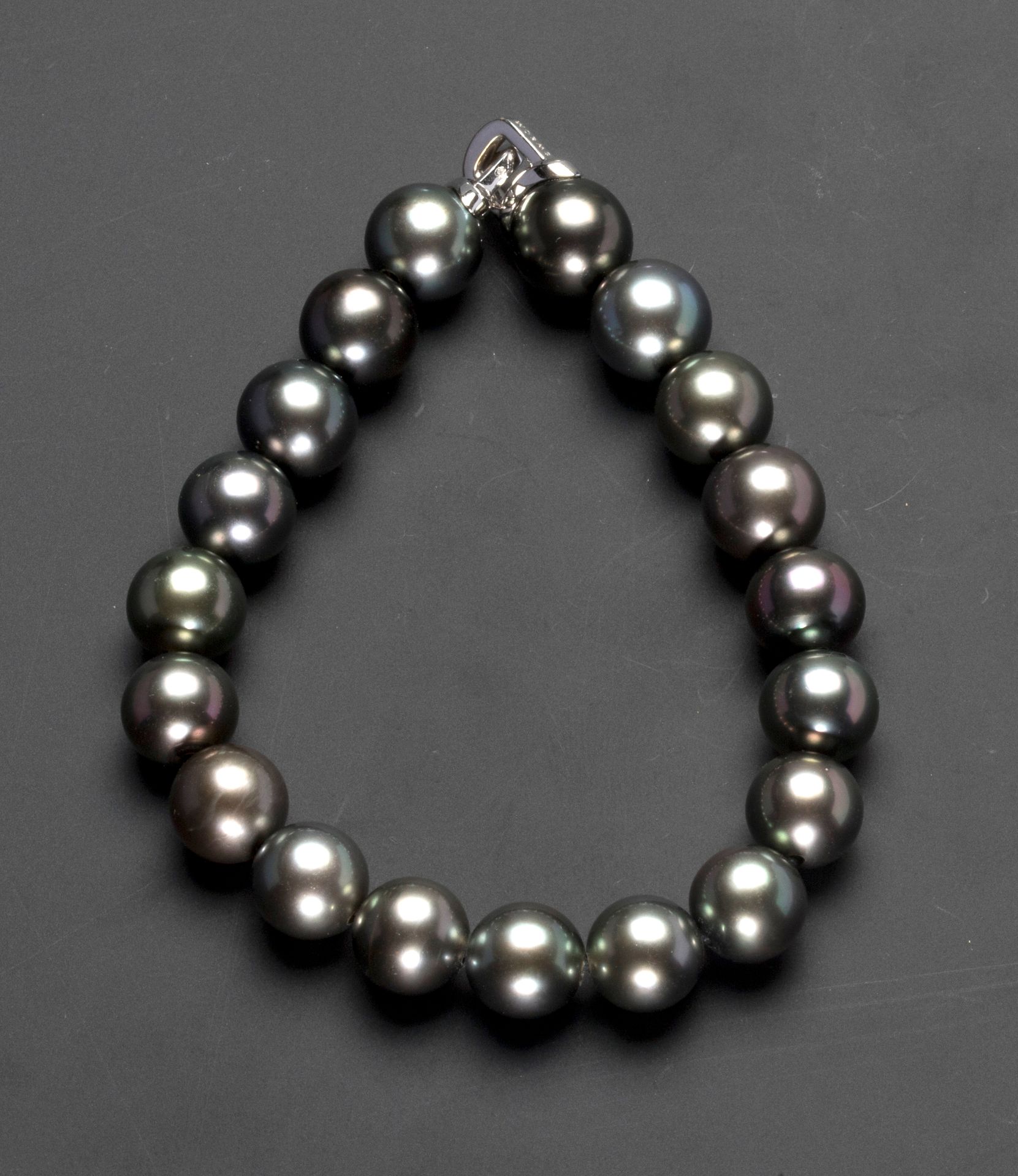 Null WORMS. Bracelet élastique , 750 MM, formé de perles de Tahiti 8 / 12 mm, mo&hellip;
