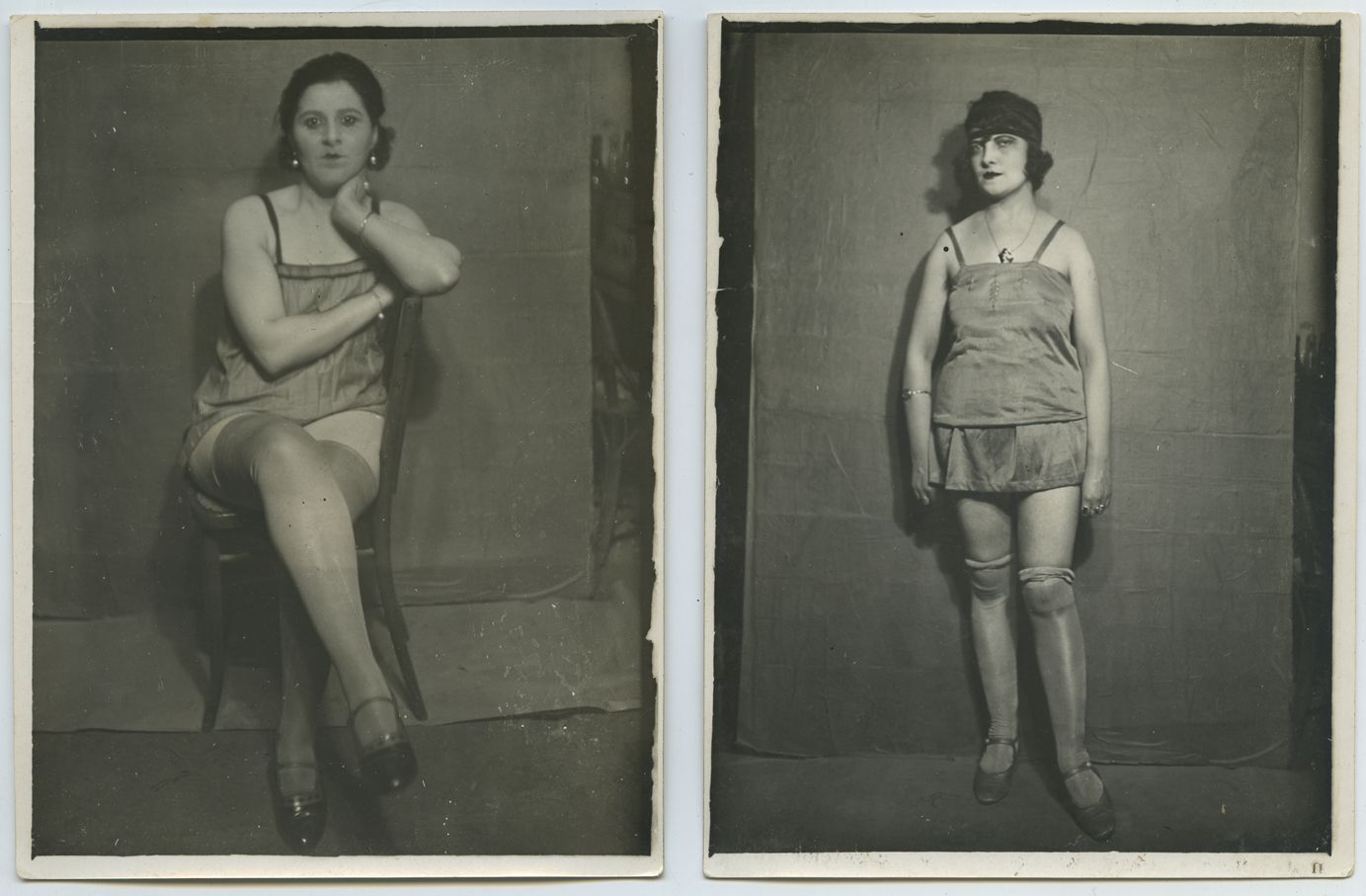 Null [身份不明的摄影师］穿衬衫的女孩，约 1930 年。2 幅银质复古照片，12 x 9 厘米。背面空白。