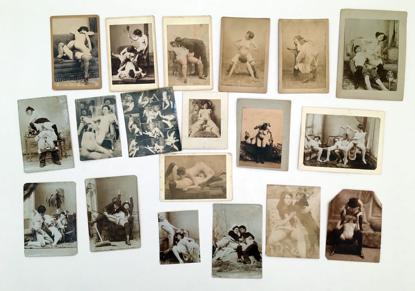 Null [Photographes non identifiés]. Scènes explicites, vers 1900. 19 épreuves ar&hellip;