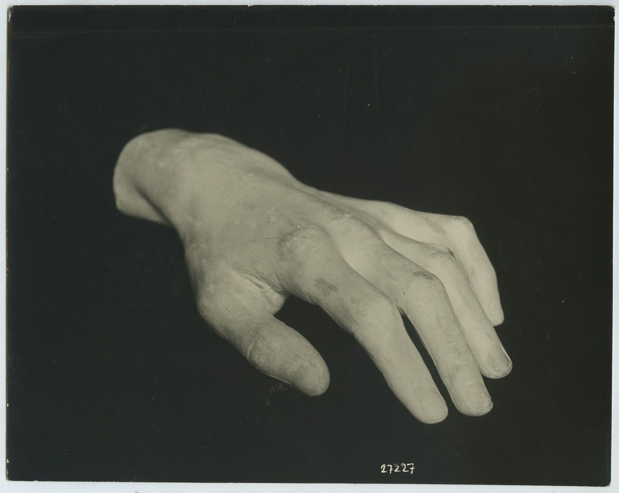 Null 雅克-欧内斯特-布洛兹（1858-1942 年）。肖邦的手》，约 1920 年。银质版画，17.5 x 22 厘米。背面有摄影师印章。