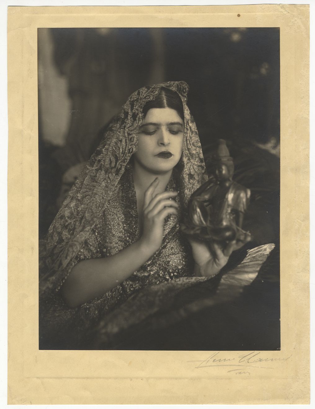 Null Henri MANUEL. Madame Sacco, voyante, vers 1920. Épreuve argentique d'époque&hellip;