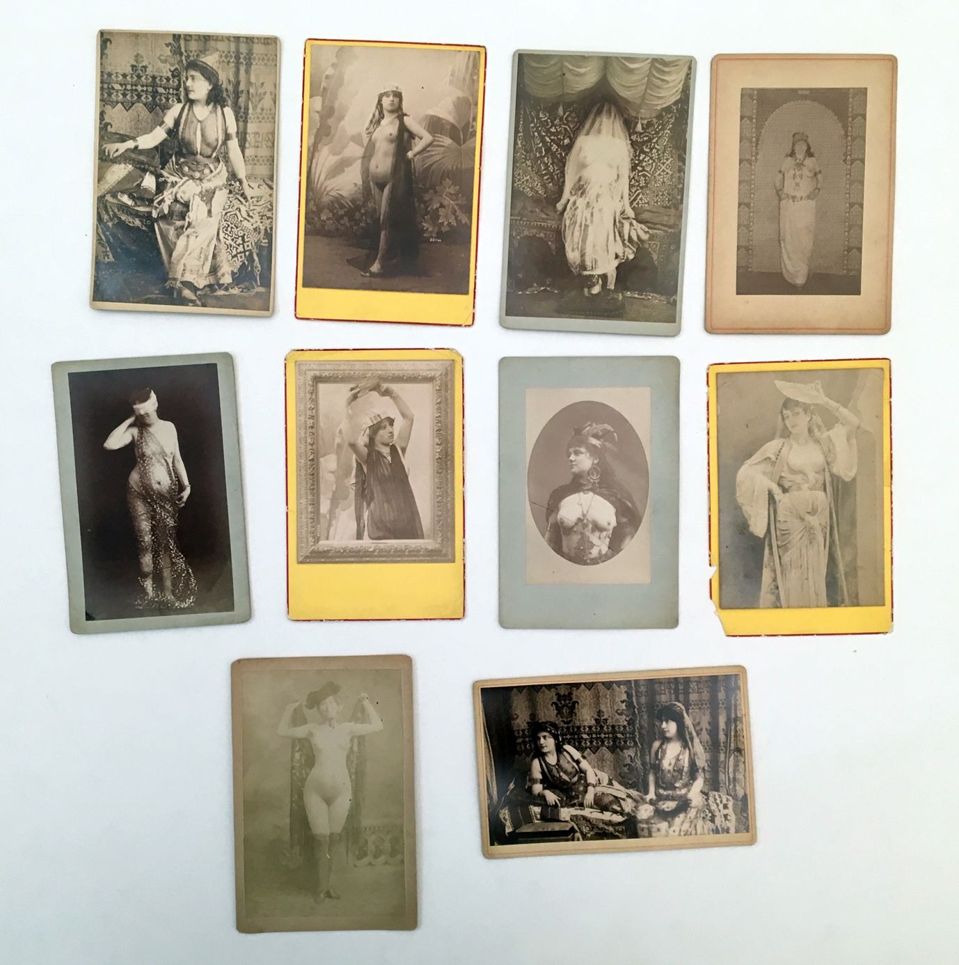 Null [身份不明的摄影师］10幅当代银质版画，裱在纸张或卡片上，柜卡尺寸，11 x 16 厘米。
