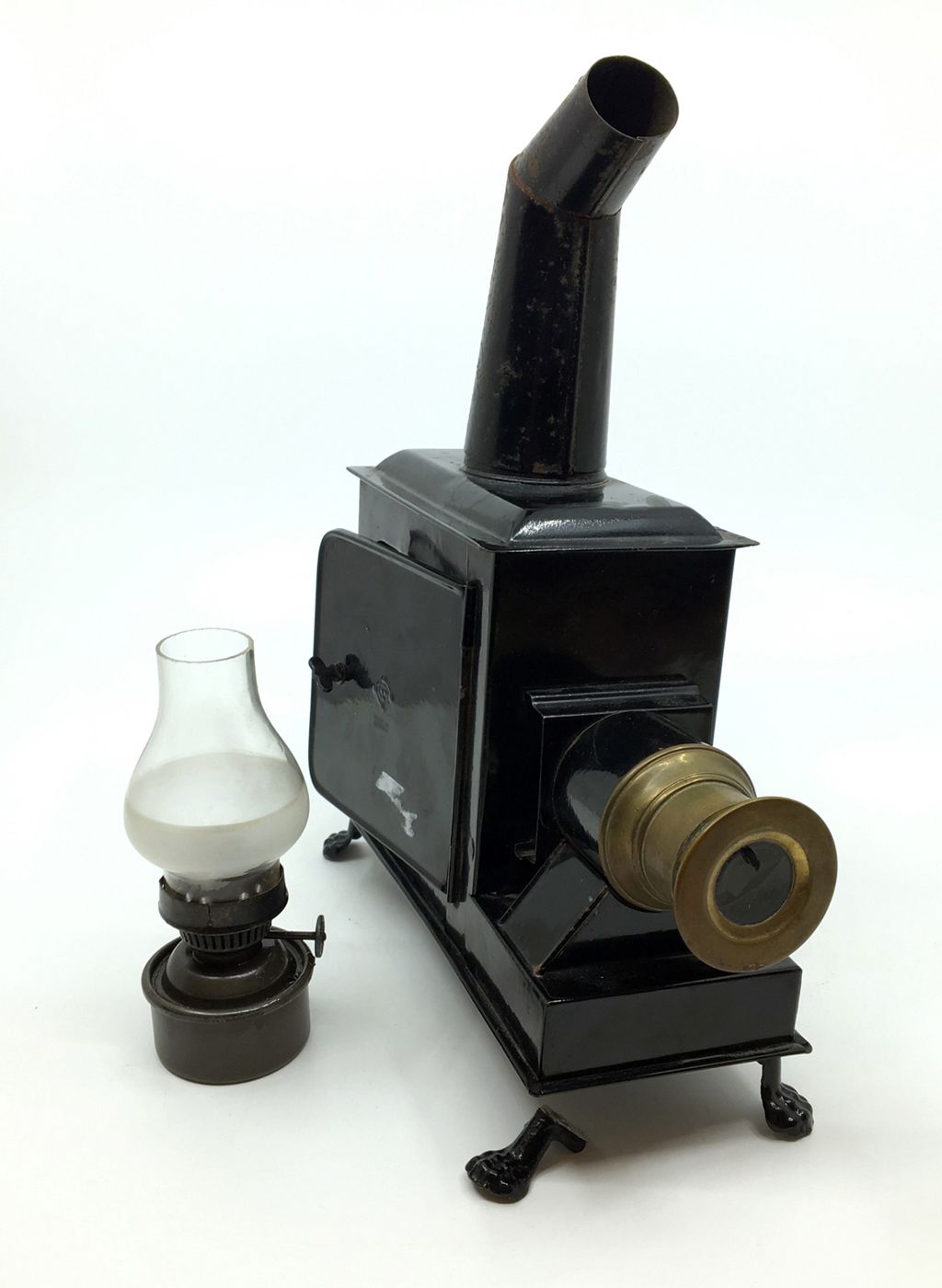 Null PRÉ-CINÉMA. Lanterne magique, J. Bendon, vers 1900. Tôle et laiton, 20 x 10&hellip;
