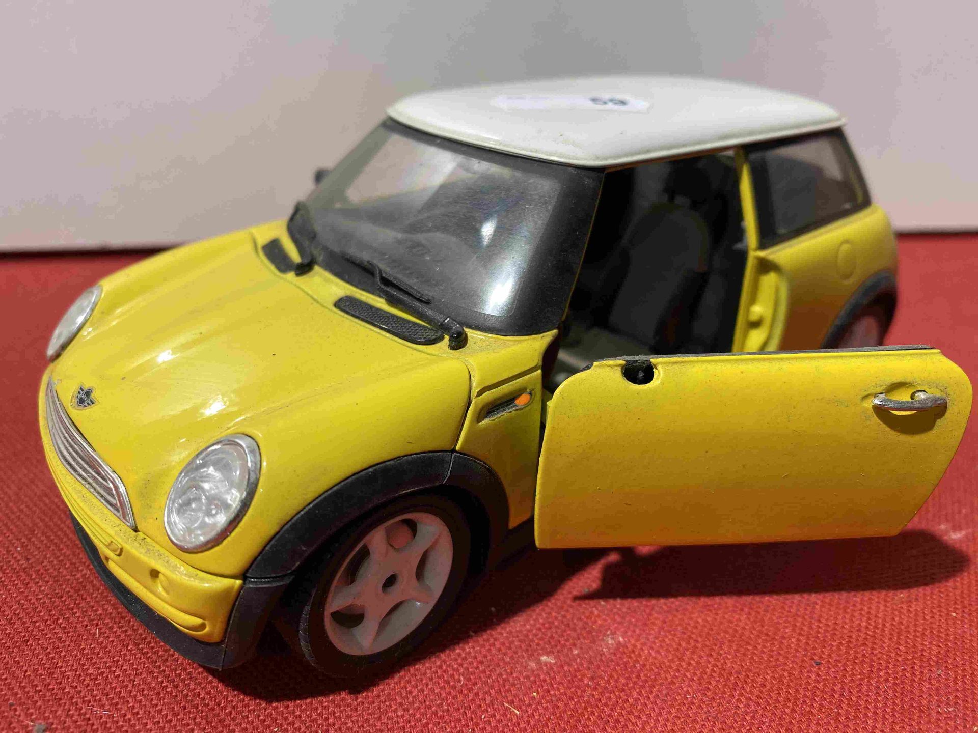 1 miniature car including: 1 MINI COOPER BURAGO Scale 1/…