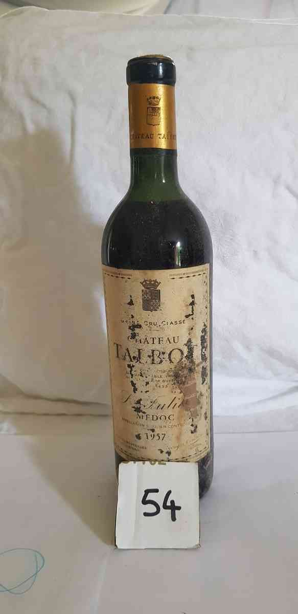 Null 1 Flasche Château TALBOT 1957 GCC SAINT JULIEN. Sehr beschädigtes Etikett, &hellip;