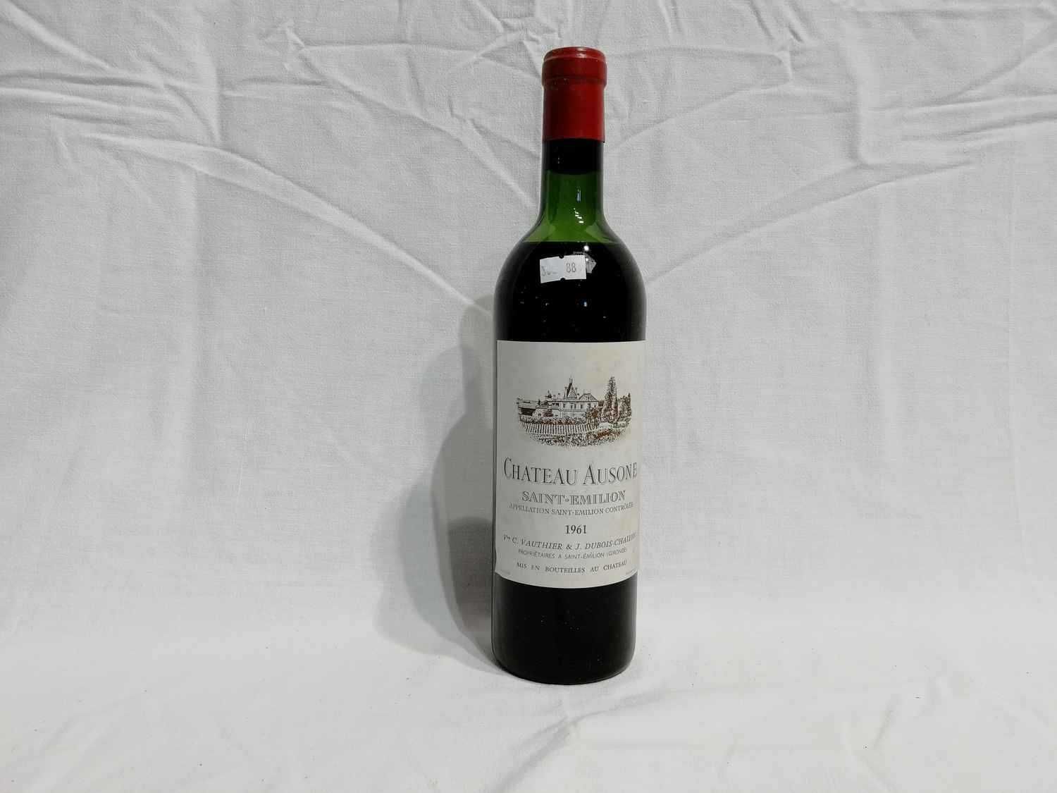 Null 1 Bottle Château AUSONE 1961 1GCC A - SAINT-EMILION Level High-shoulder