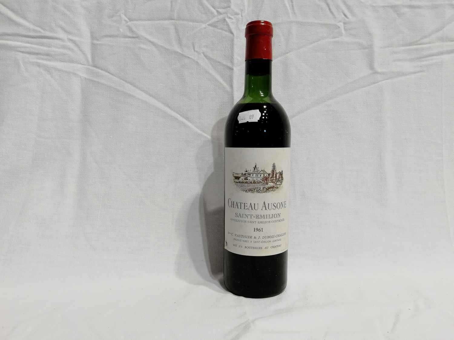 Null 1 Bouteille Château AUSONE 1961 1GCC A - SAINT-EMILION Niveau Haut-épaule