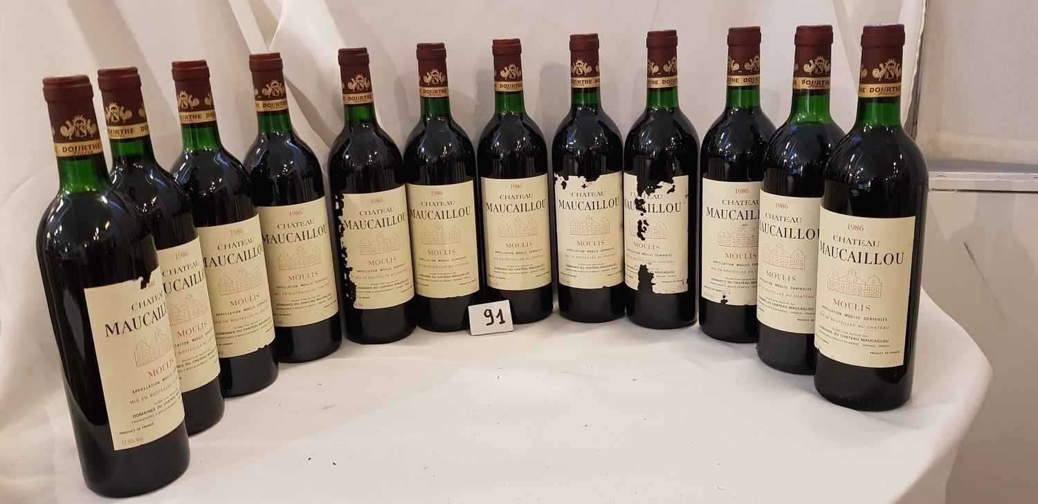 Null 12 bottles château MAUCAILLOU 1986 MOULIS 11 labels damaged. 6 low necked.