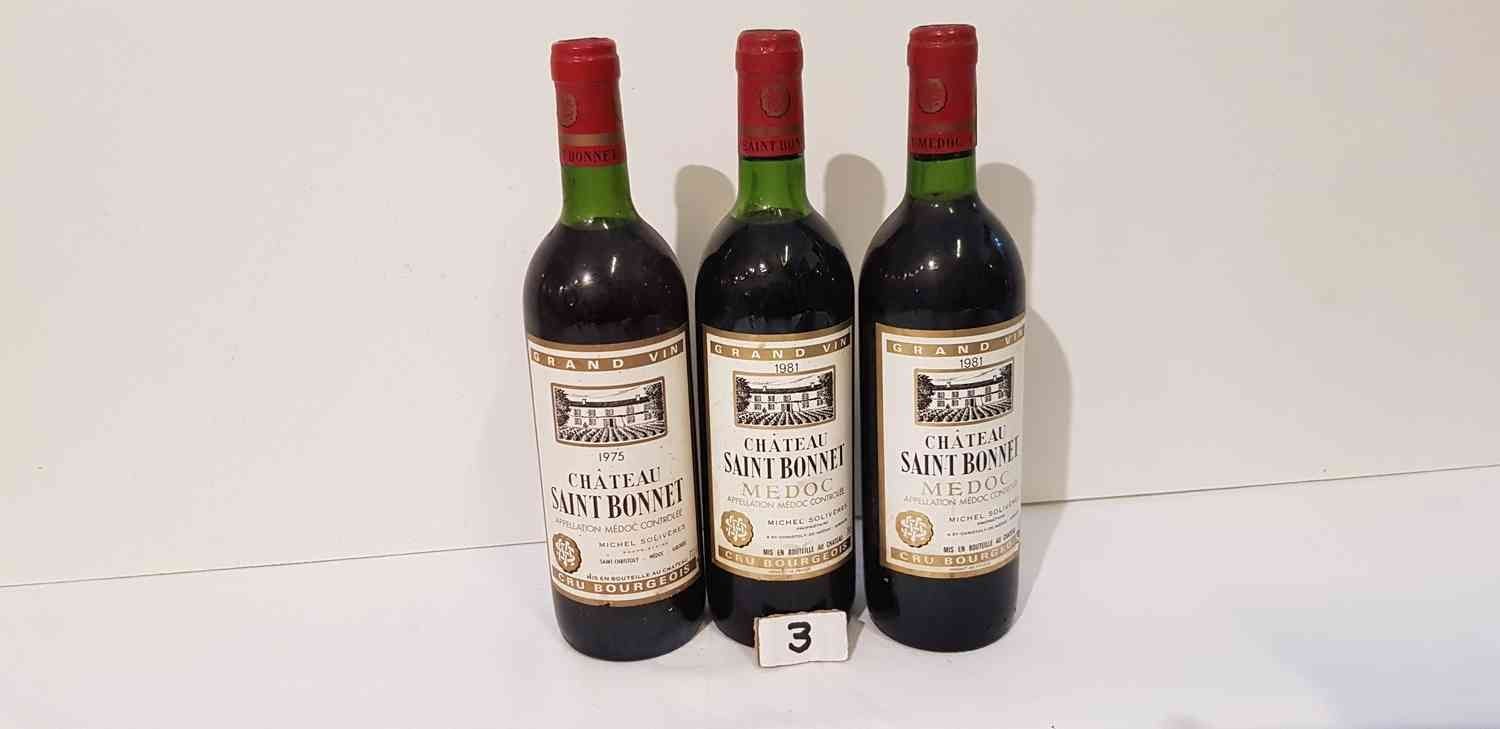 Null Lot de 3 bouteilles avec 2 bouteilles CHÂTEAU SAINT BONNET 1981 MEDOC et 1 &hellip;