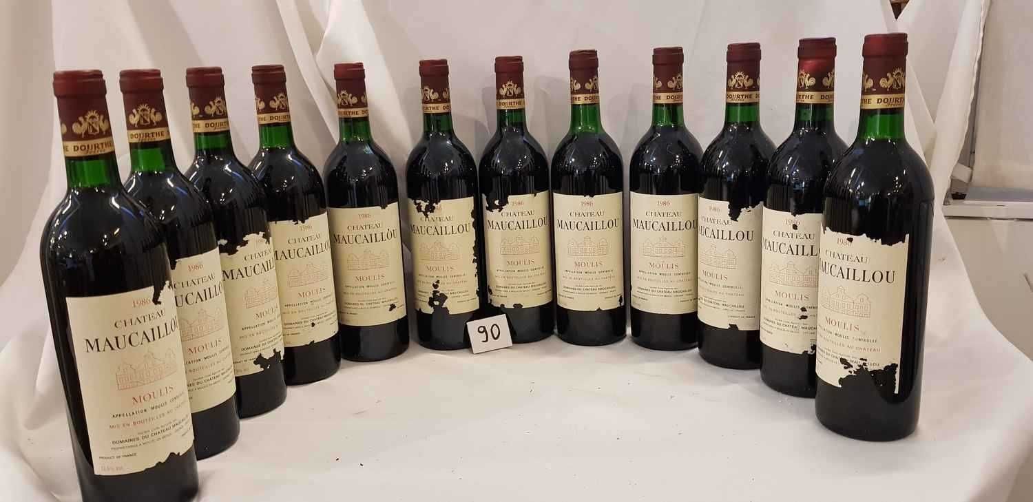 Null 12 bottles château MAUCAILLOU 1986 MOULIS 11 labels damaged. 6 low necked.