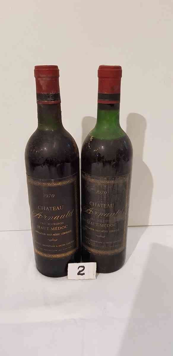 Null 2 Flaschen Château ARNAULD 1970 HAUT MEDOC. Verstaubte Flaschen und 1 hohe &hellip;