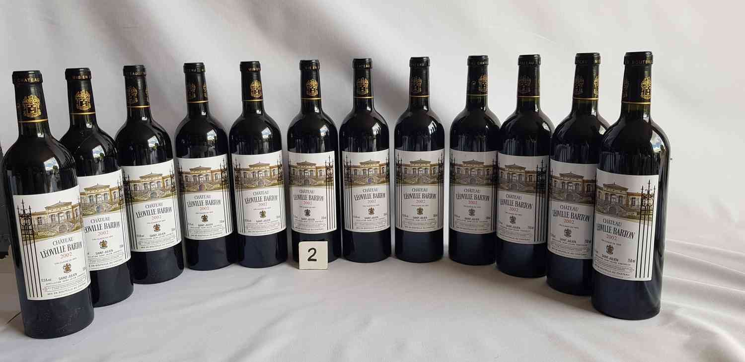 Null 12瓶LEOVILLE BARTON酒庄2002年的葡萄酒 漂亮的展示。